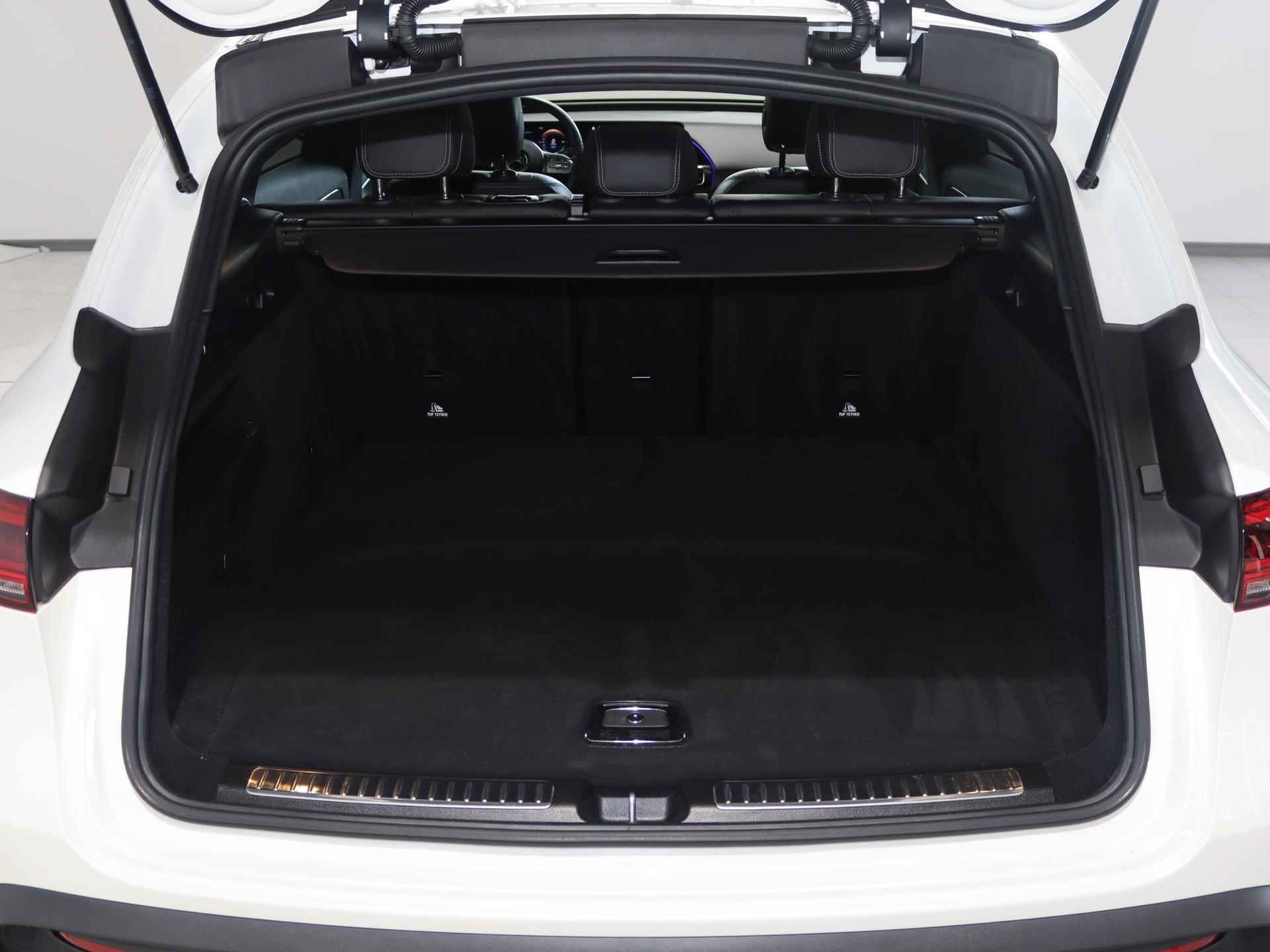 Mercedes-Benz EQC 400 4MATIC Premium AMG 80 kWh | Schuifdak | Rij-assistentiepakket | Trekhaak | Alarm 3 | 360 camera | Elektr. achterklep | Multibeam Led | - 18/26