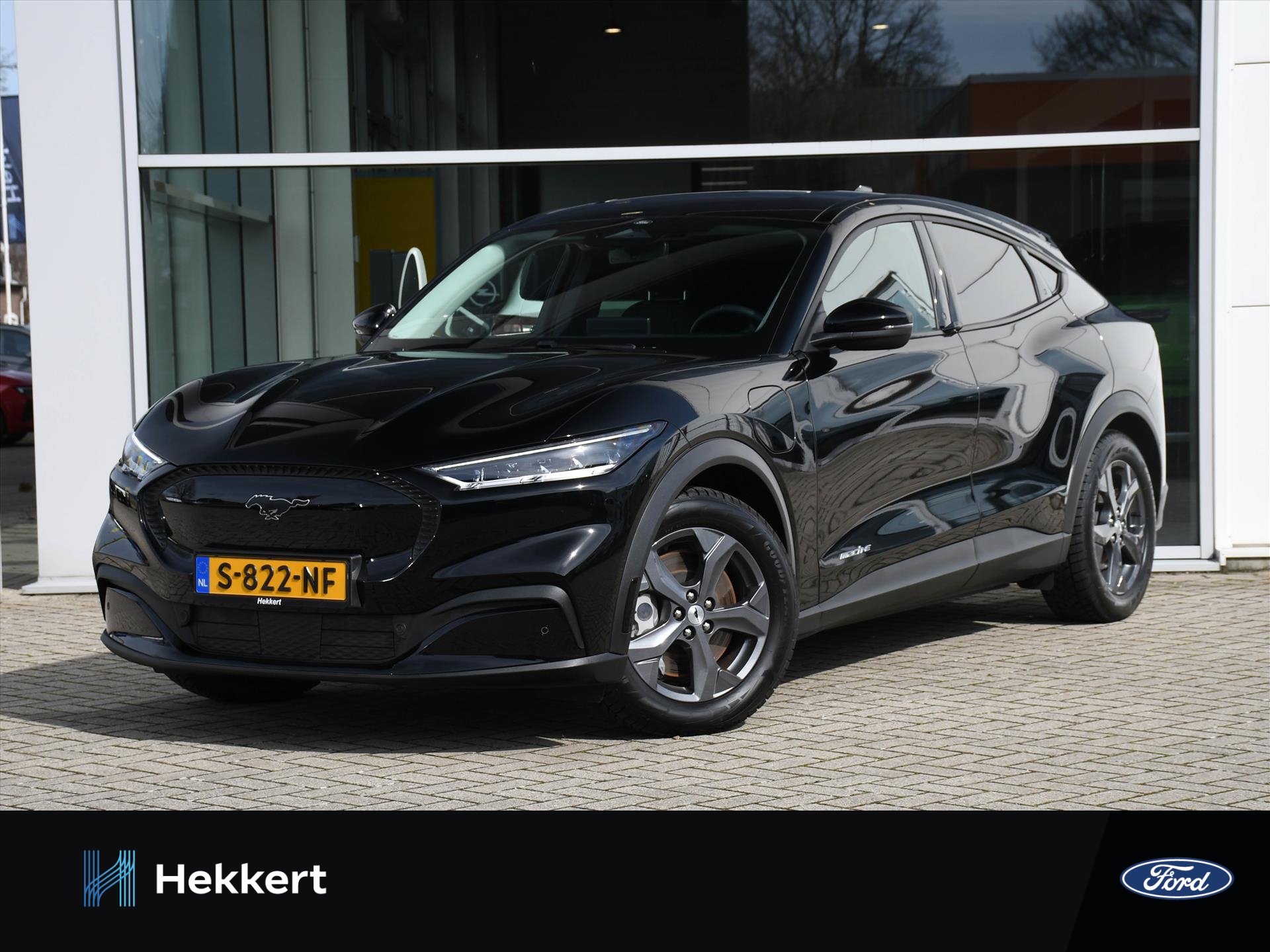 Ford Mustang Mach-E 75kWh 258pk RWD Automaat PDC + CAM. | ADAPT. CRUISE | 18'' LM | DODE HOEK | KEYLESS | APPLE-CARPLAY | DAB bij viaBOVAG.nl