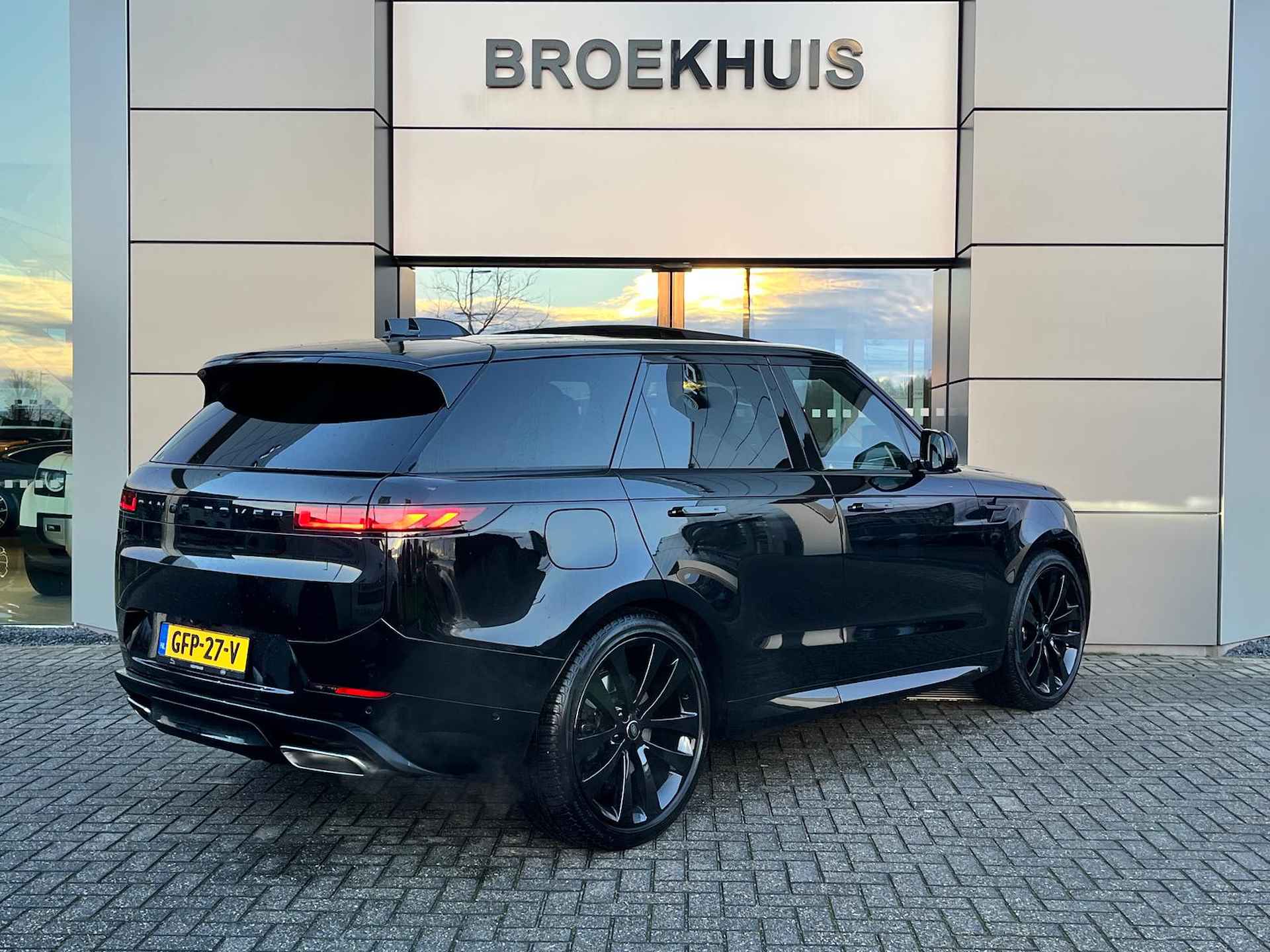 Land Rover Range Rover Sport P460e Dynamic SE | Pano | Soft Close | 23 Inch | El. trekhaak | Black Pack | Cold Climate - 3/13