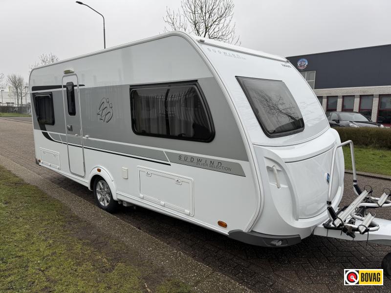 Knaus Sudwind Silver Selection 500 FVU met voortent en mover