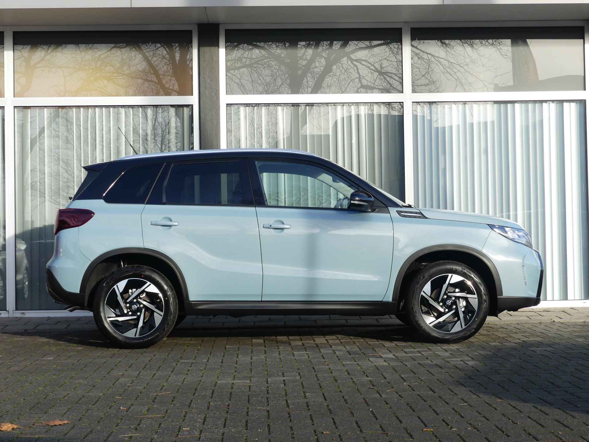 Suzuki Vitara 1.4 Boosterjet Style Smart Hybrid, NIEUW, 6 jaar GARANTIE! Panoramic roof, Leder/alcantara bekleding, Navigatie - 2/29