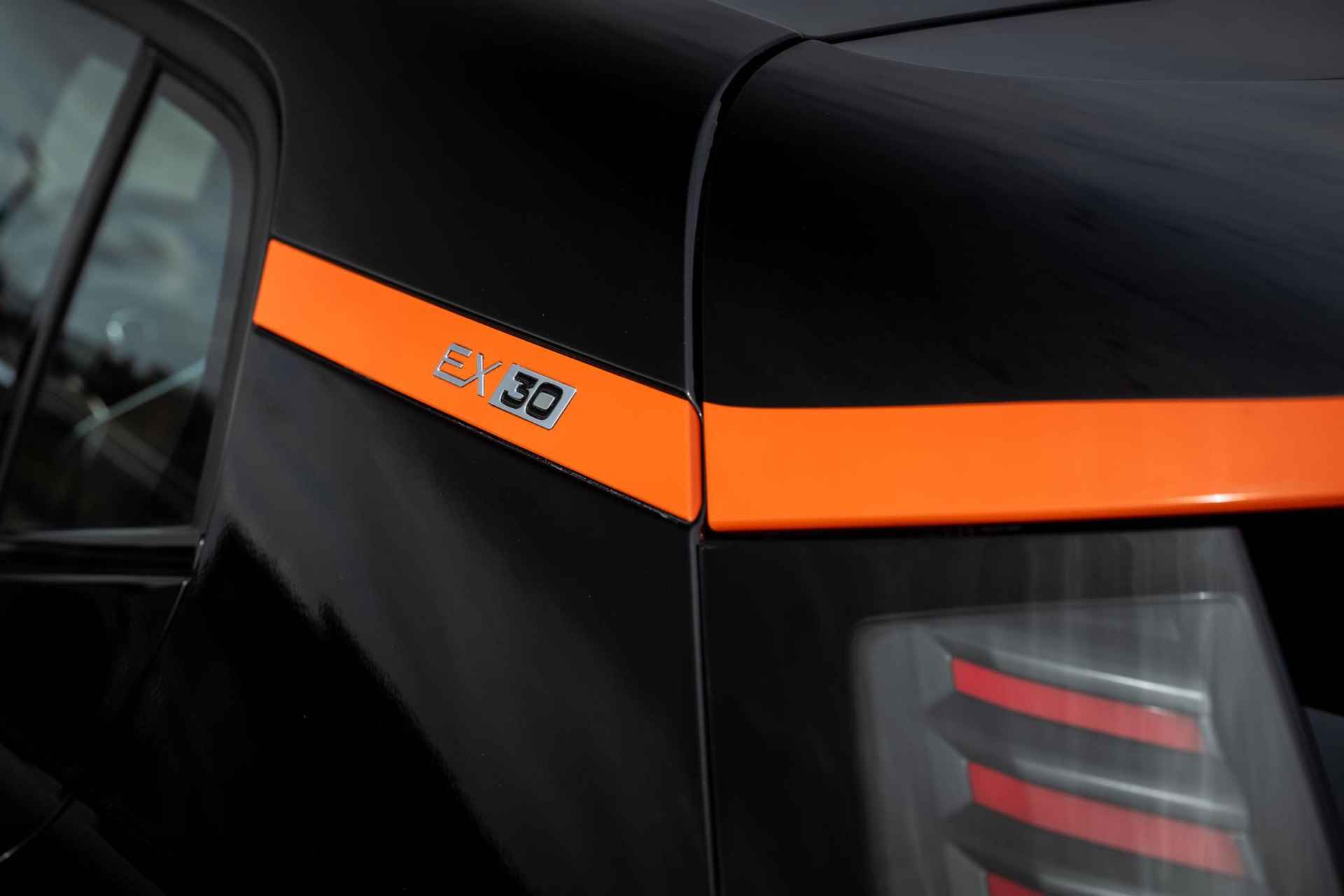 Volvo EX30 Single Extended Range Ultra | EVERLAST SPORT EDITION | direct leverbaar | Verwarmde voorstoelen en stuurwiel - 10/15