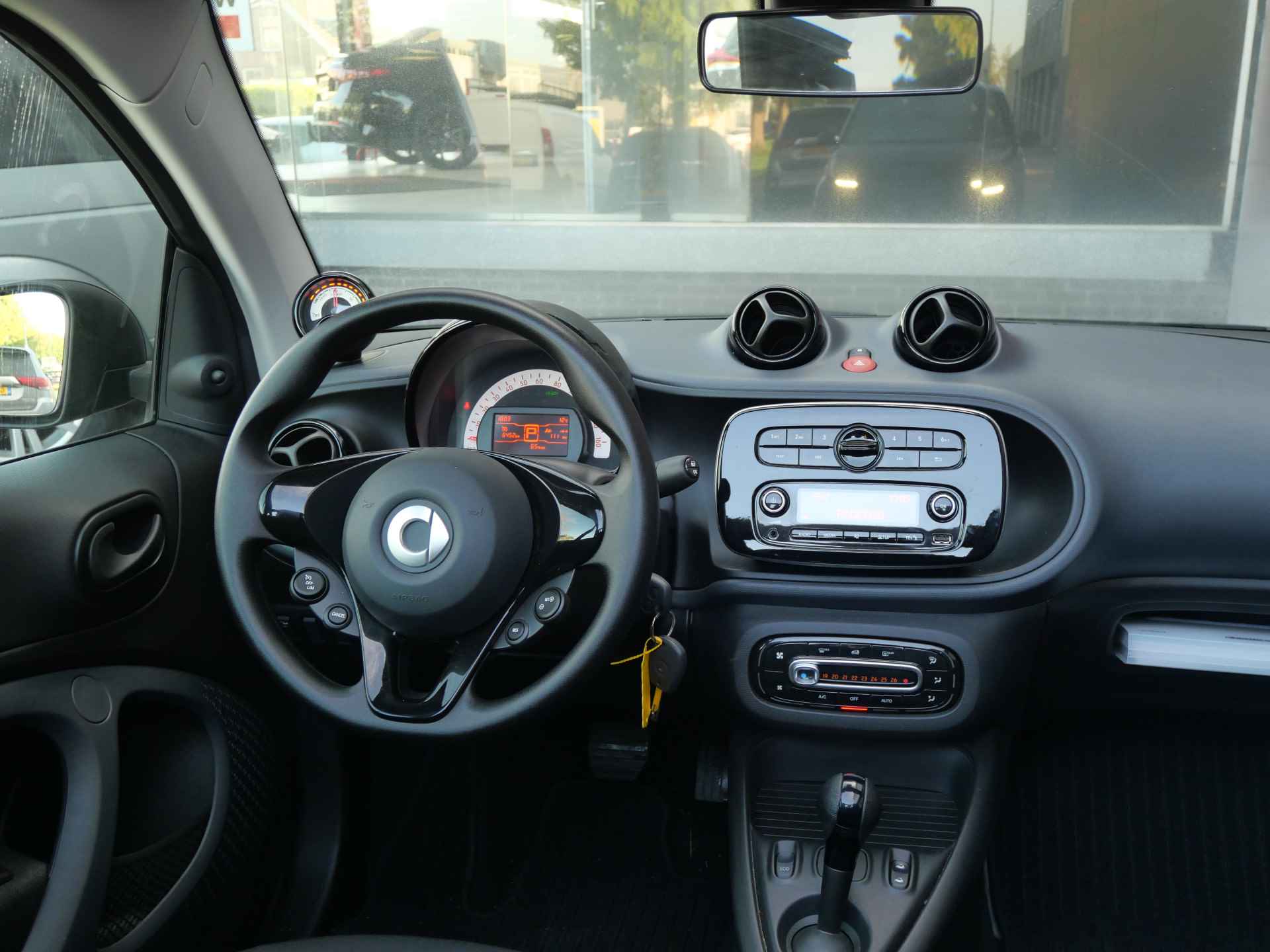 Smart EQ fortwo CABRIO | 22 KW SNELLADEN | CRUISE | CLIMA | 6.500 KM!! | SUBSIDIE MOGELIJK!! - 12/29