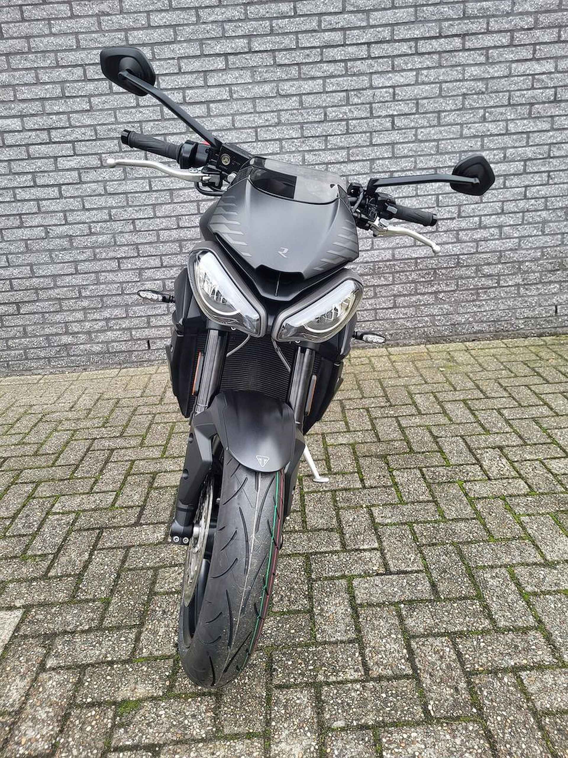 TRIUMPH STREET TRIPLE R - 2022 - 2/6