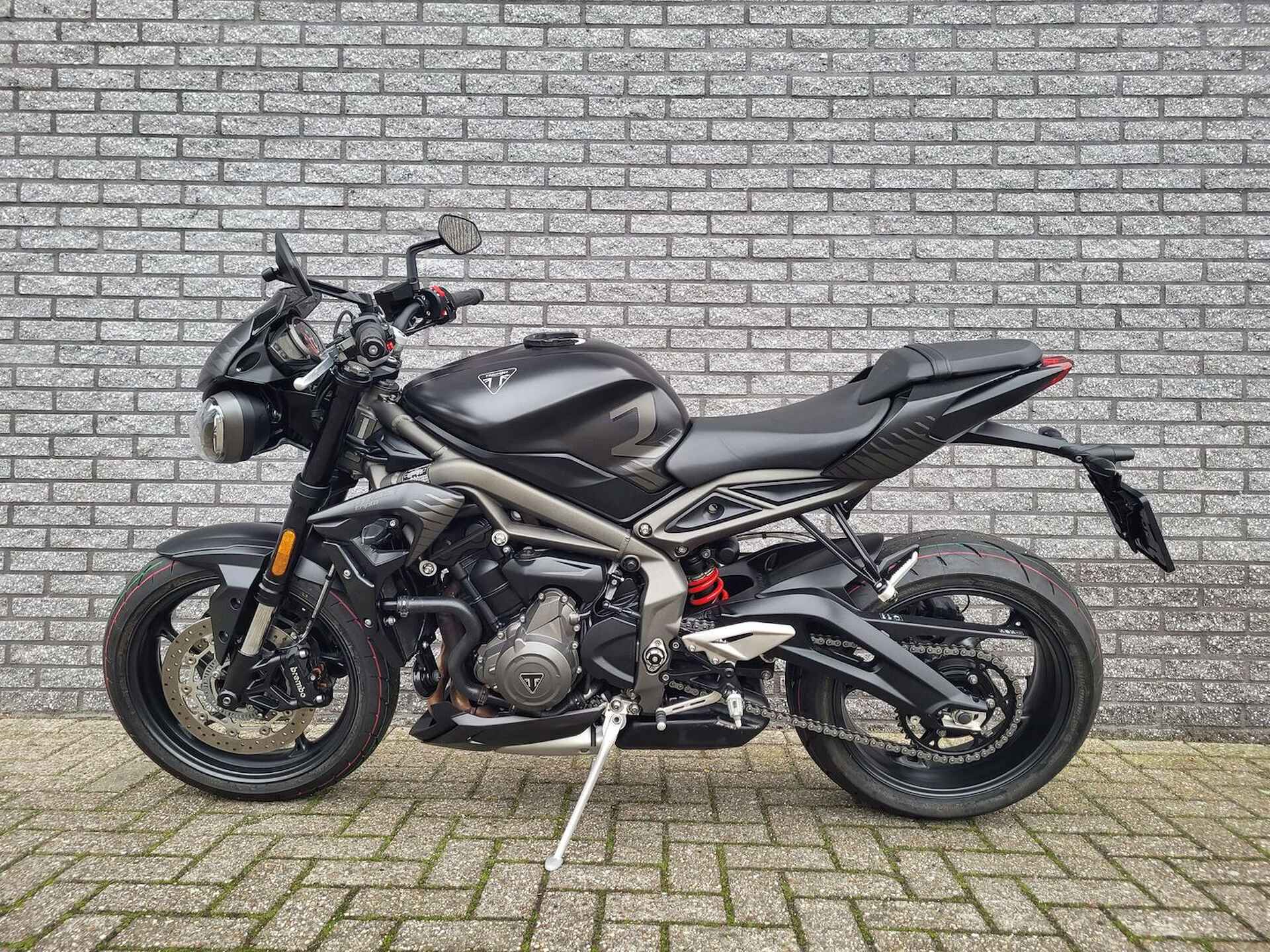 TRIUMPH STREET TRIPLE R - 2022 - 3/6