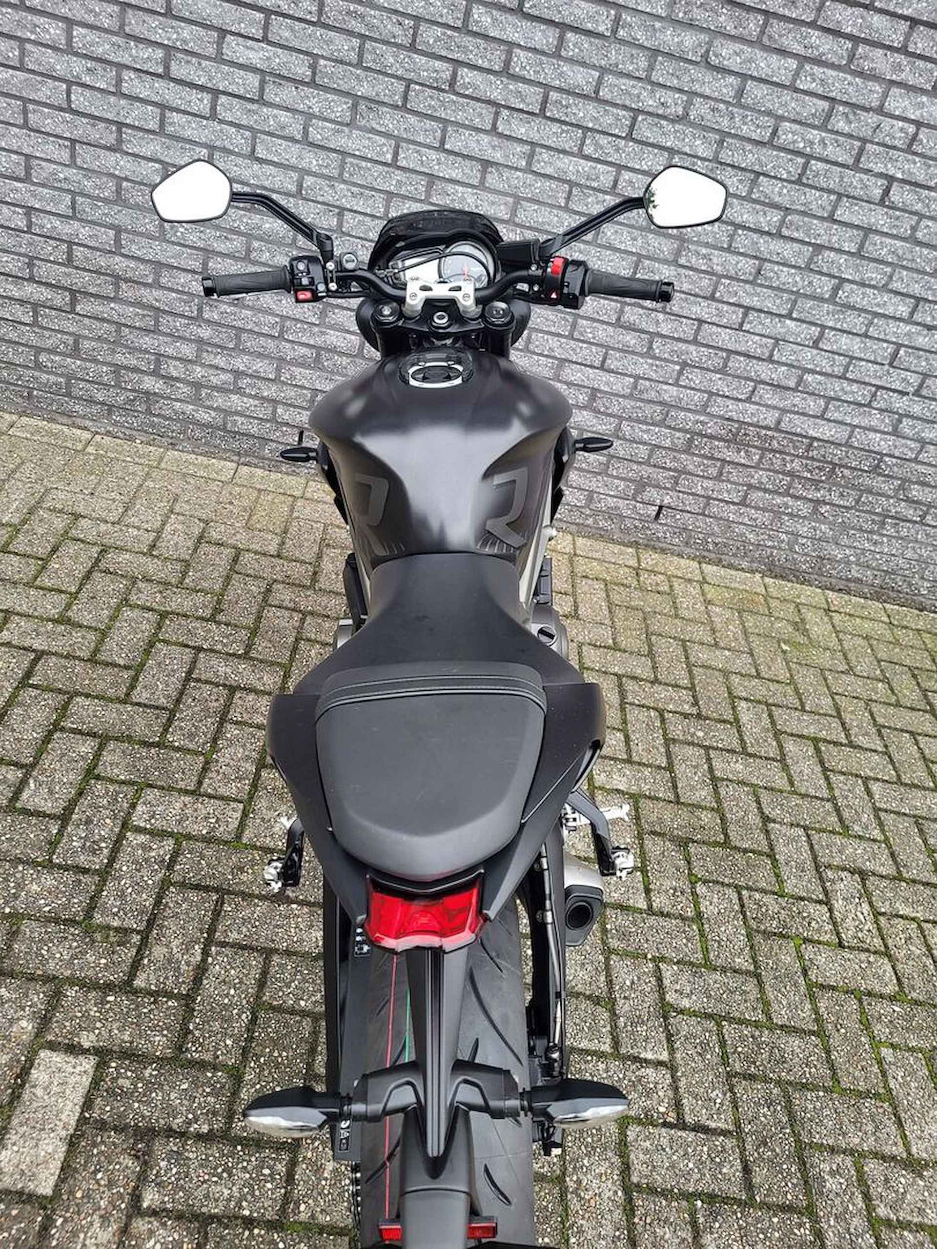 TRIUMPH STREET TRIPLE R - 2022 - 4/6