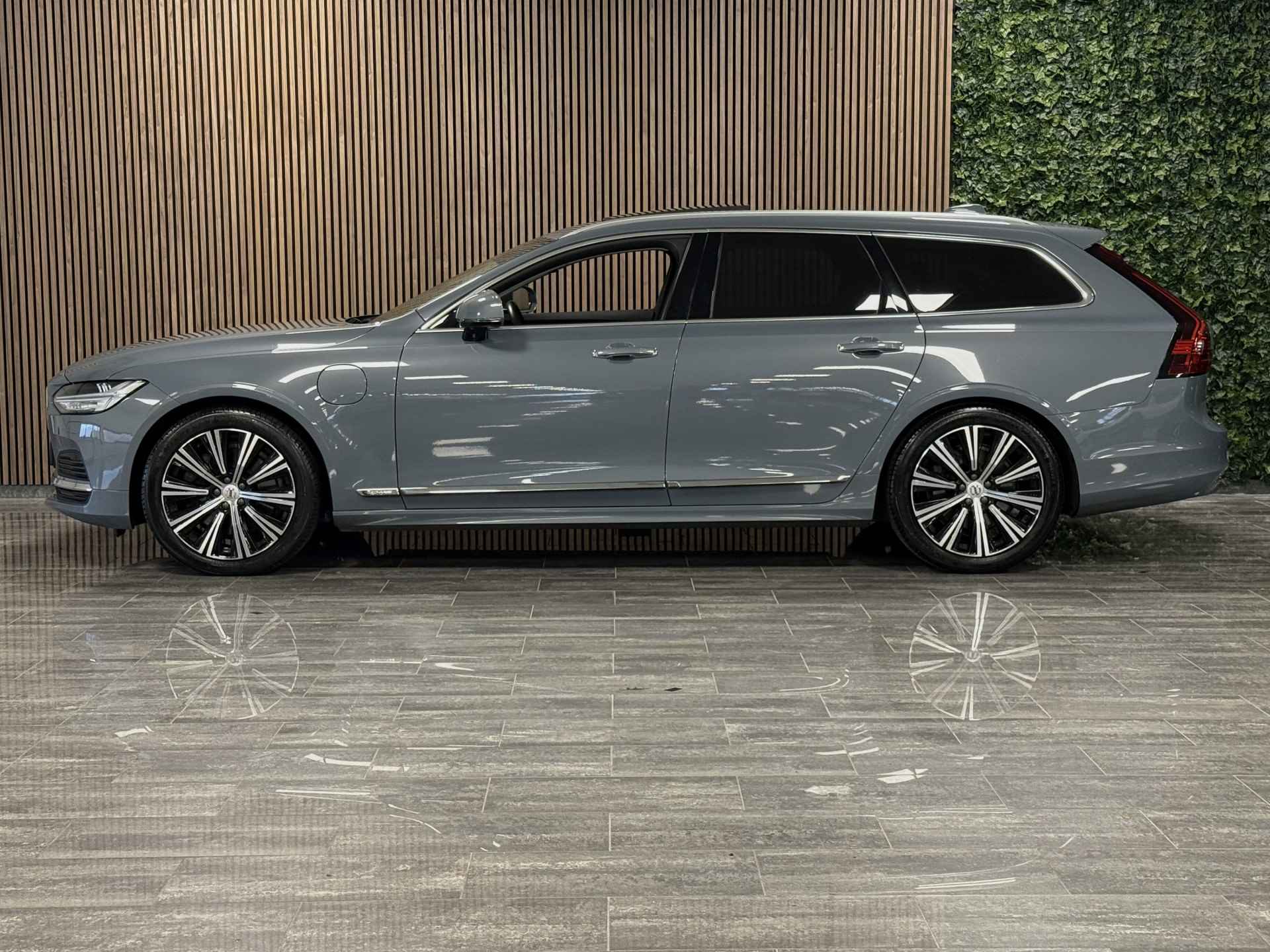 Volvo V90 T6 AWD Recharge Inscription | Trekhaak | Schuifdak | Harman Kardon | Stoelventilatie | Adaptieve Cruise Control | Standkachel me - 2/39