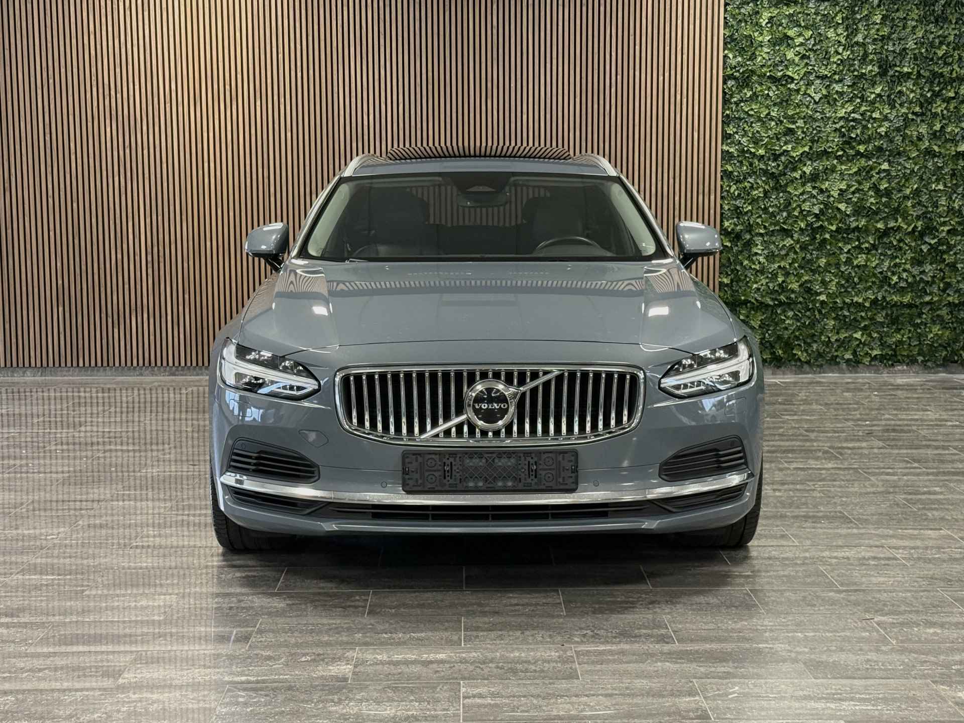 Volvo V90 T6 AWD Recharge Inscription | Trekhaak | Schuifdak | Harman Kardon | Stoelventilatie | Adaptieve Cruise Control | Standkachel me - 4/39