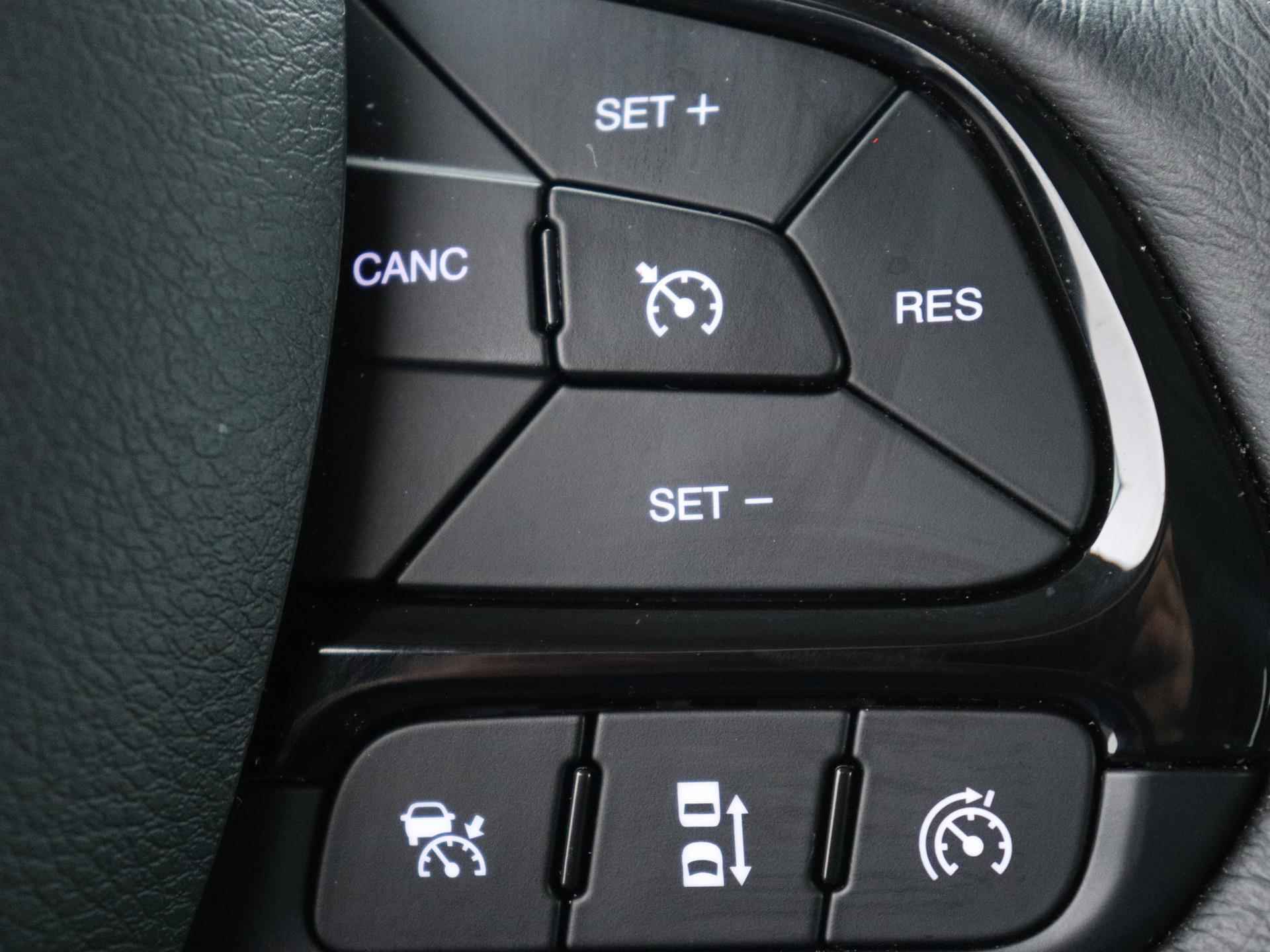 Jeep Renegade e-Hybrid Upland 150pk Automaat | Navigatie | Camera | Dodehoek Detectie | Adaptieve Cruise Control | Voorstoelen/ Stuur Verwarmd - 29/38