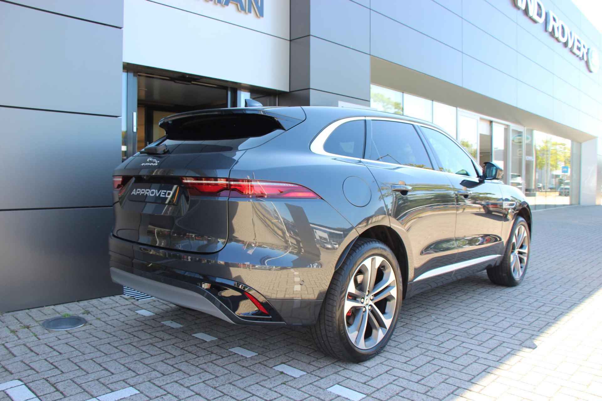 Jaguar F-PACE P400e PHEV R-Dynamic HSE - 5/33