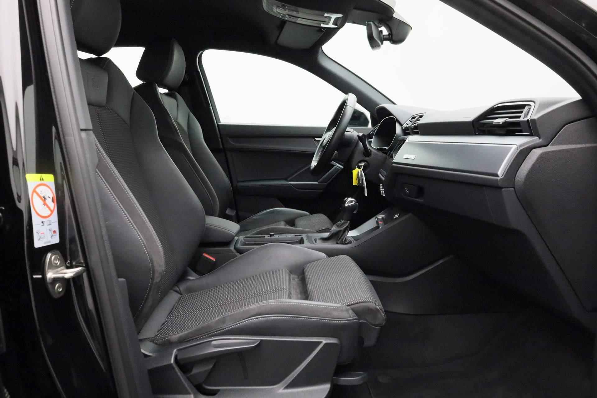 Audi Q3 40 TFSI 190PK S-tronic quattro S Edition | Matrix LED | 19 inch | ACC | Navi | Camera - 36/41