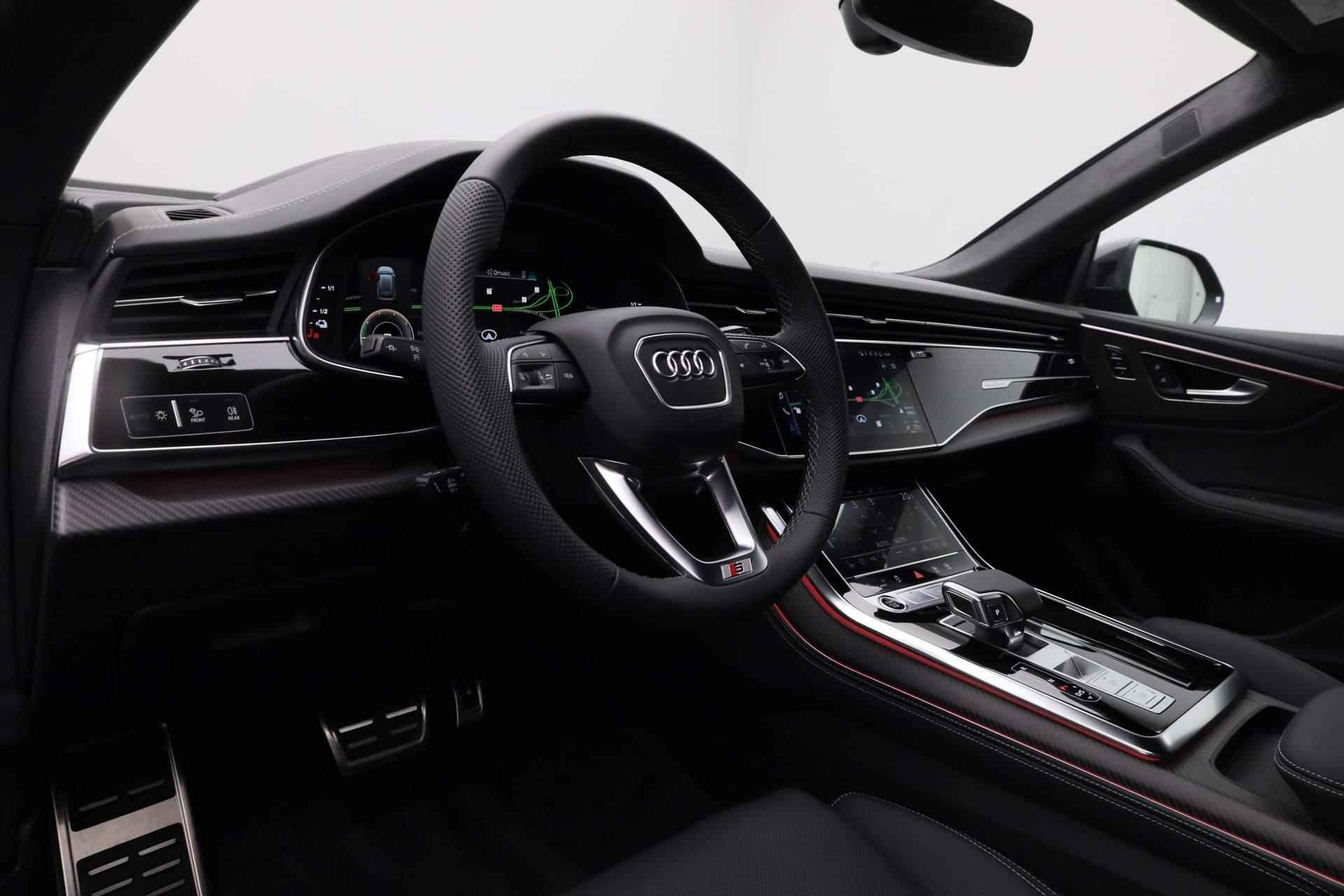 Audi Q8 60 TFSI e 490PK tiptronic quattro Pro Line S Competition | Pano | Vierwielbesturing | Alcantara hemel | B&O 3D | Laser LED | Trekhaak | 23 inch | Carbon inleg | Valcona leer | Carbon spiegelkappen - 2/49