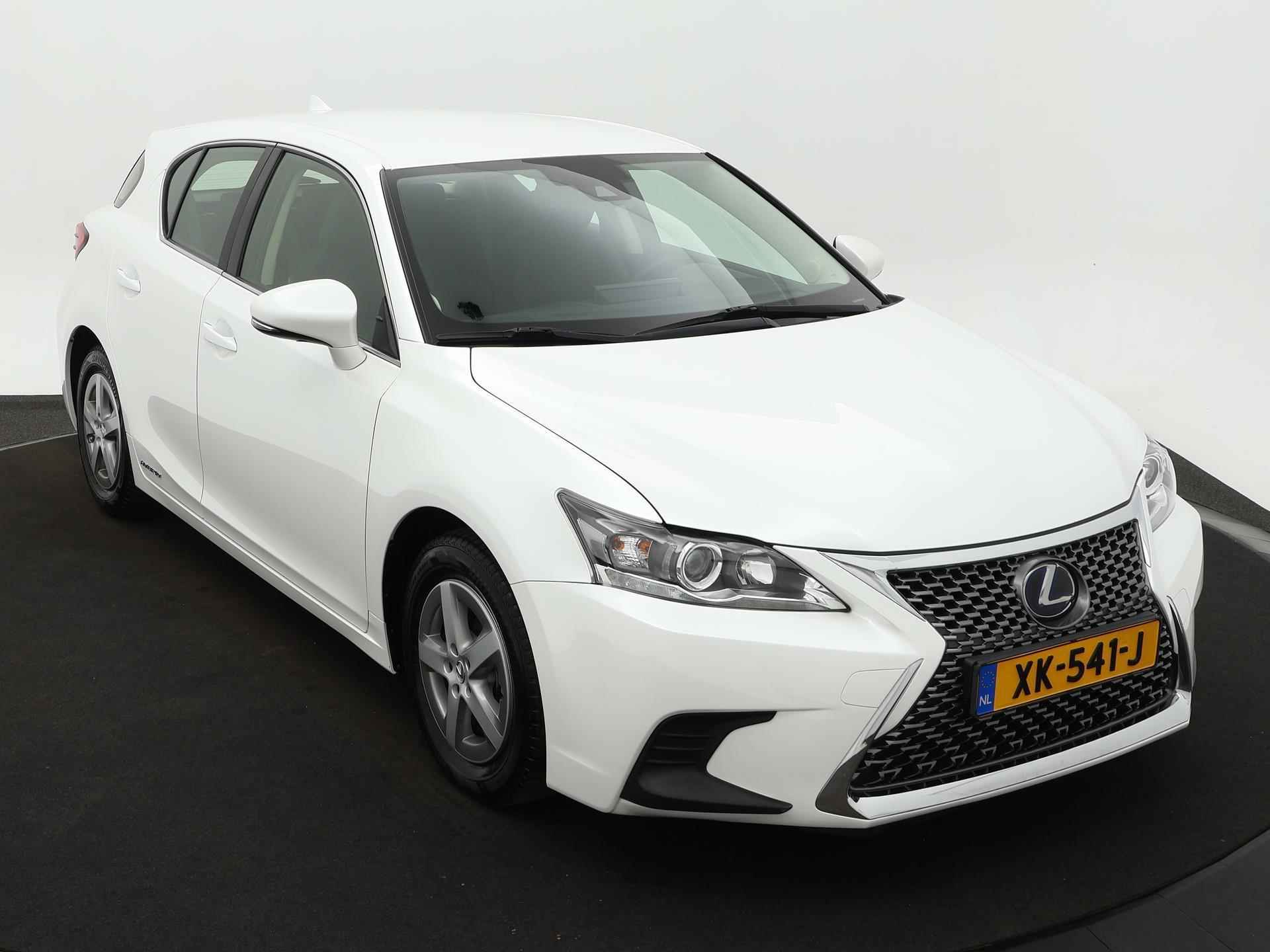 Lexus CT 200h | Premium Navigatie | Adaptive Cruise Control | Lane Assist - 20/32