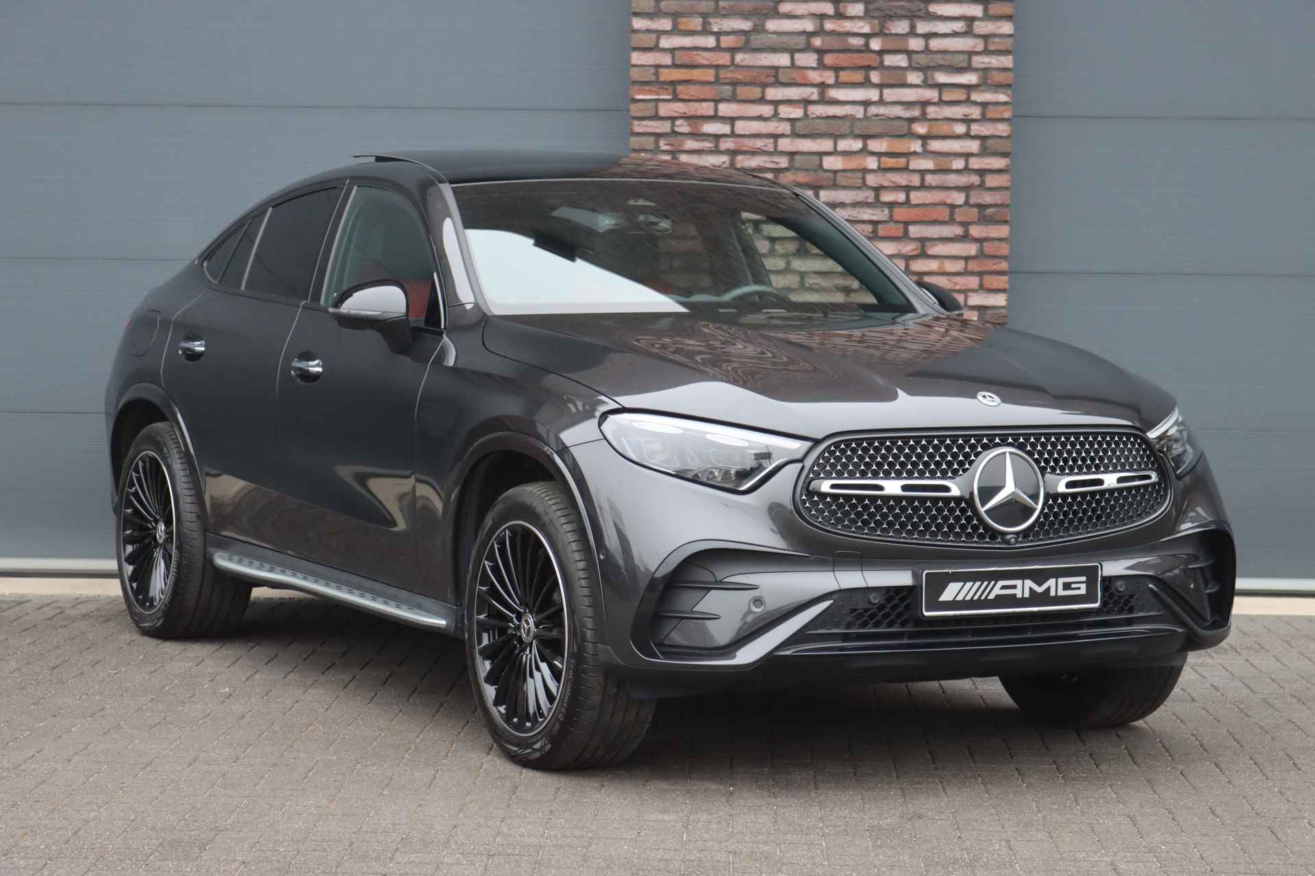 Mercedes-Benz GLC Coupé 300de 4MATIC AMG Line Aut9 | Distronic | Panoramadak | Digital Light | Memory | Leder | Surround Camera | Keyless Go | Augmented Reality | Nightpakket | - 4/41