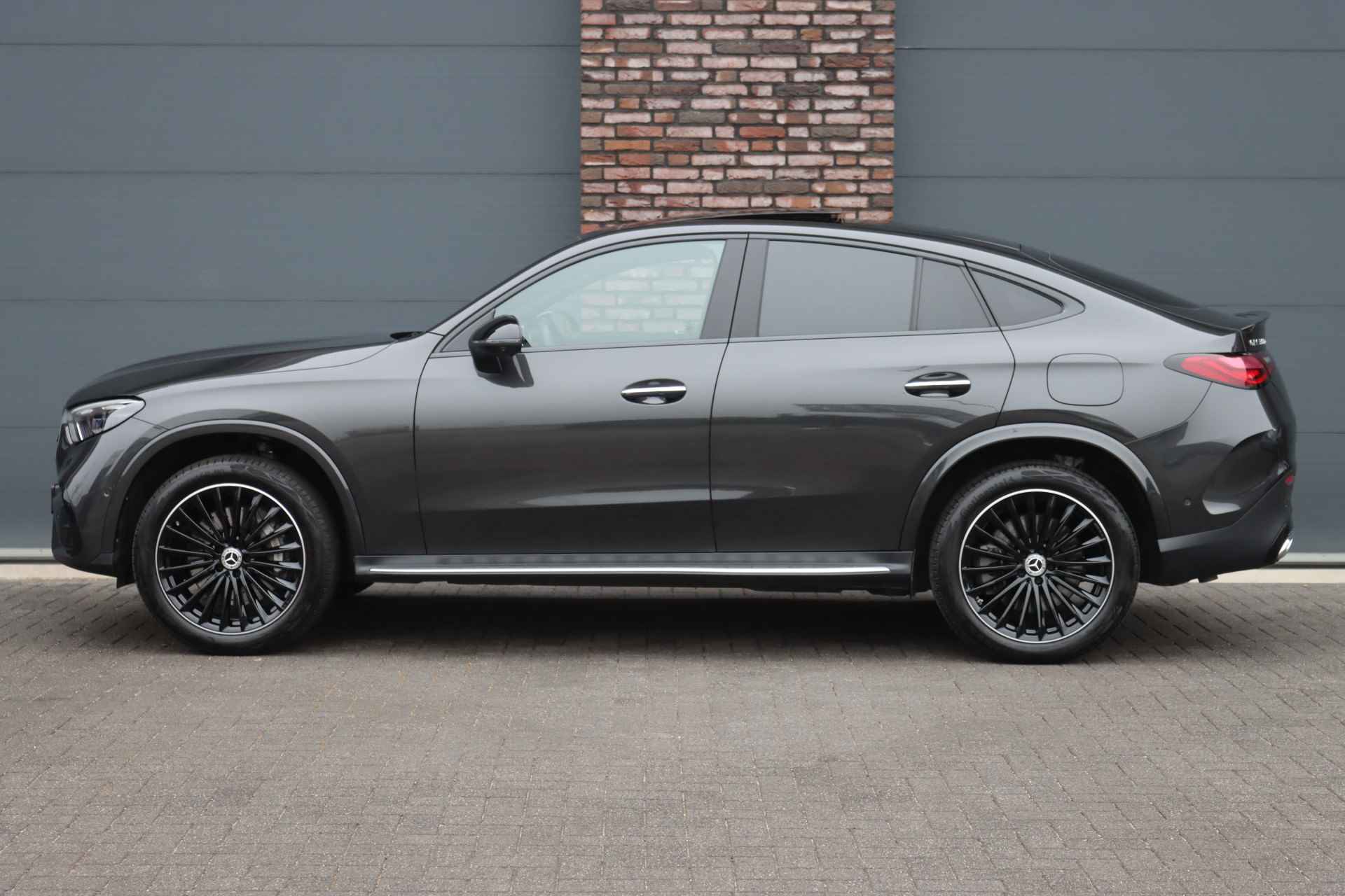 Mercedes-Benz GLC Coupé 300de 4MATIC AMG Line Aut9 | Distronic | Panoramadak | Digital Light | Memory | Leder | Surround Camera | Keyless Go | Augmented Reality | Nightpakket | - 10/41