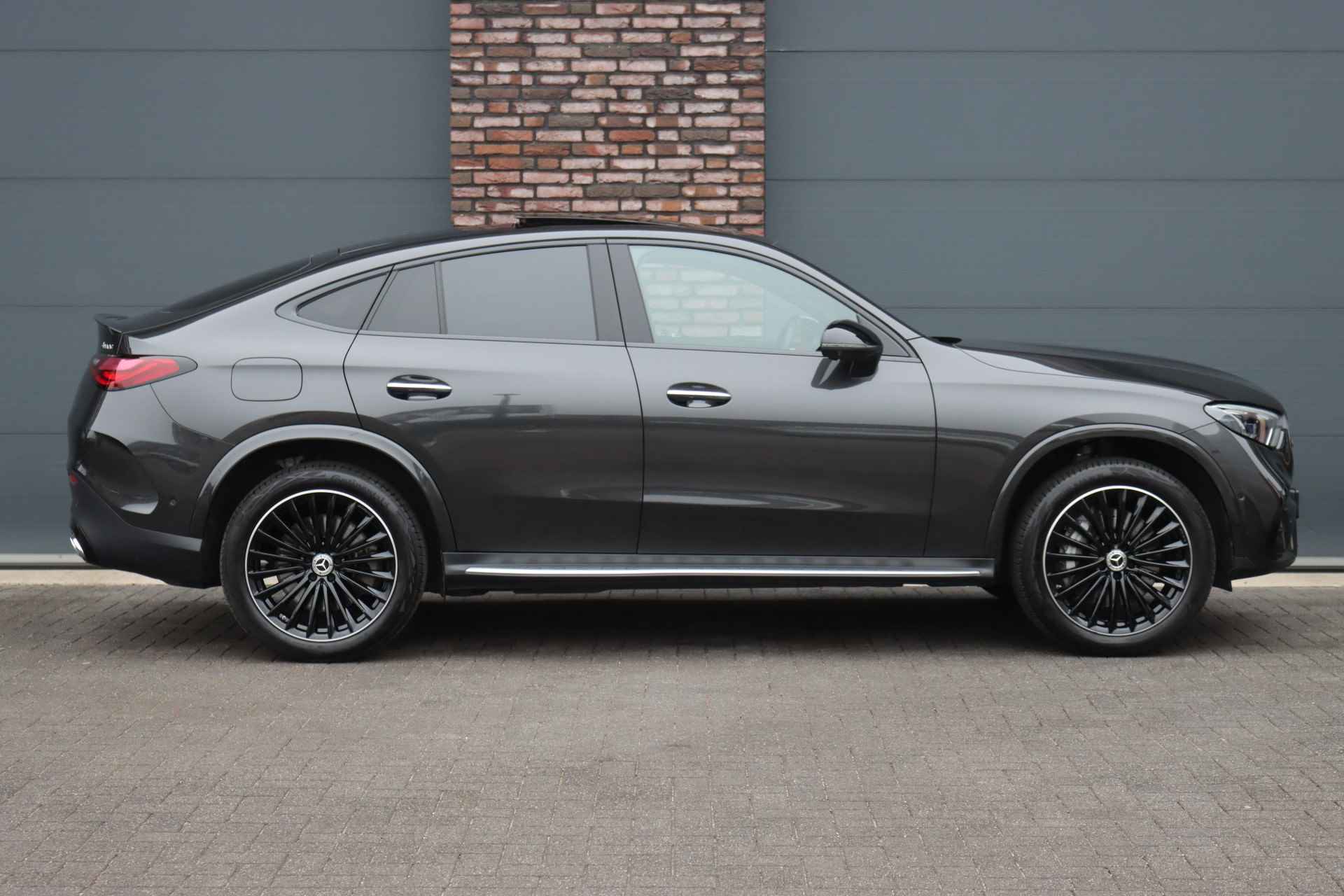 Mercedes-Benz GLC Coupé 300de 4MATIC AMG Line Aut9 | Distronic | Panoramadak | Digital Light | Memory | Leder | Surround Camera | Keyless Go | Augmented Reality | Nightpakket | - 12/41