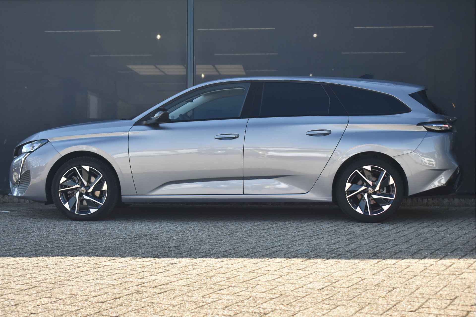 Peugeot 308 SW 1.2 PureTech Allure Pack Business 130pk Automaat | Navigatie | Keyless-Entry | Achteruitrijcamera | Parkeersensoren | Climate - 4/49