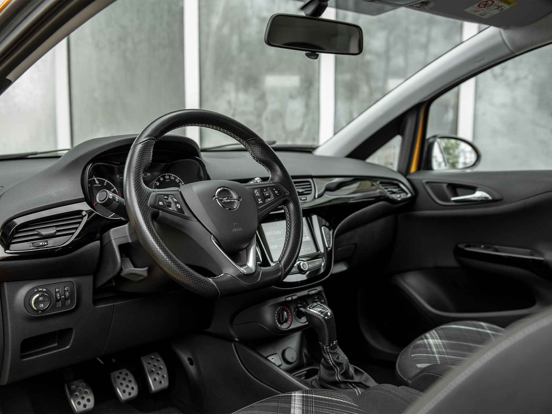 Opel Corsa 1.0 Turbo OPC Line 115pk | Black Edition | Apple Carplay & Android Auto | Bluetooth | DAB | 17" Lichtemetaal | Park Assist + Camera achter | Dodehoek sens. | Sportonderstel | Sportstoelen - 4/49