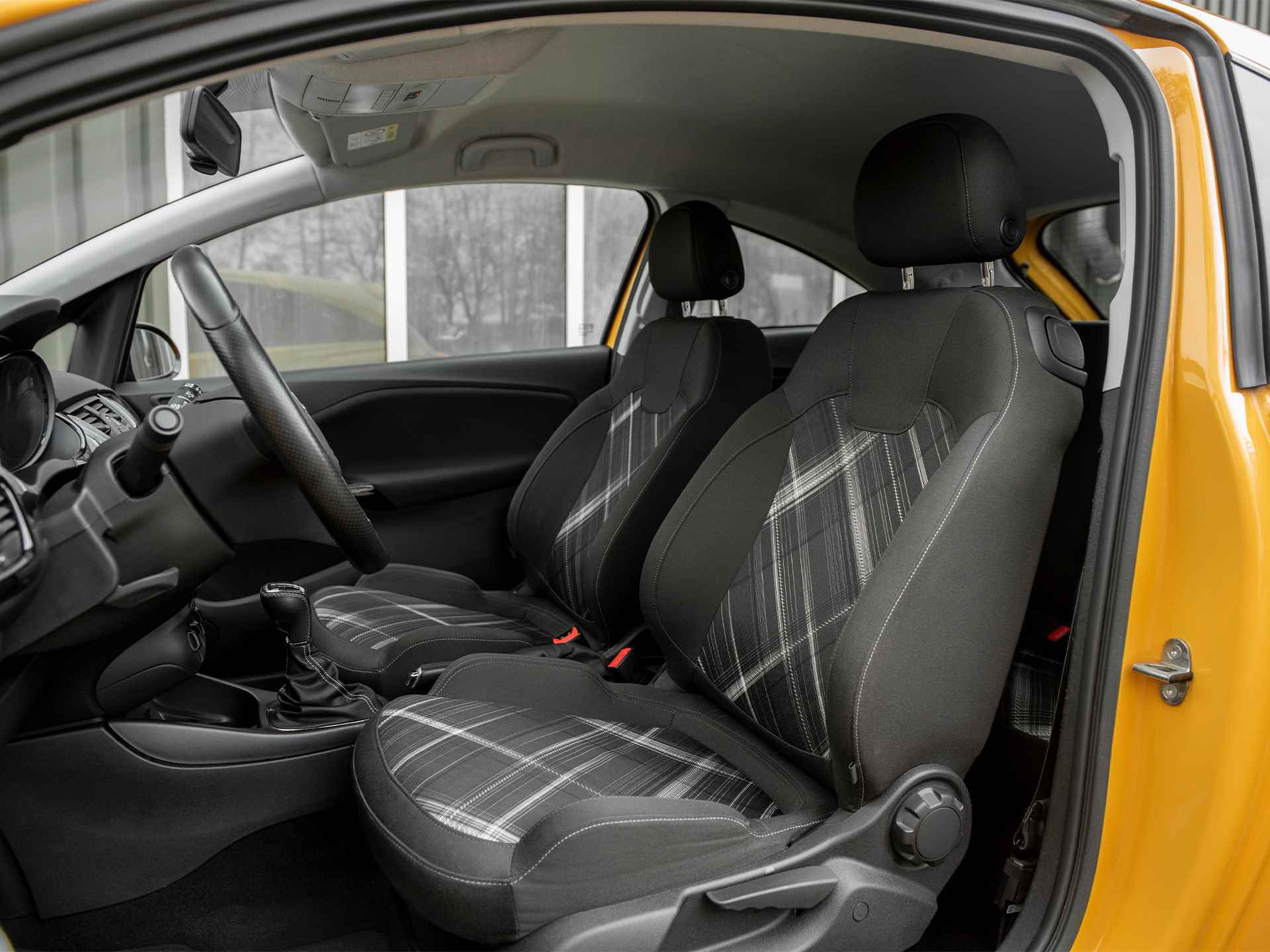 Opel Corsa 1.0 Turbo OPC Line 115pk | Black Edition | Apple Carplay & Android Auto | Bluetooth | DAB | 17" Lichtemetaal | Park Assist + Camera achter | Dodehoek sens. | Sportonderstel | Sportstoelen - 5/49