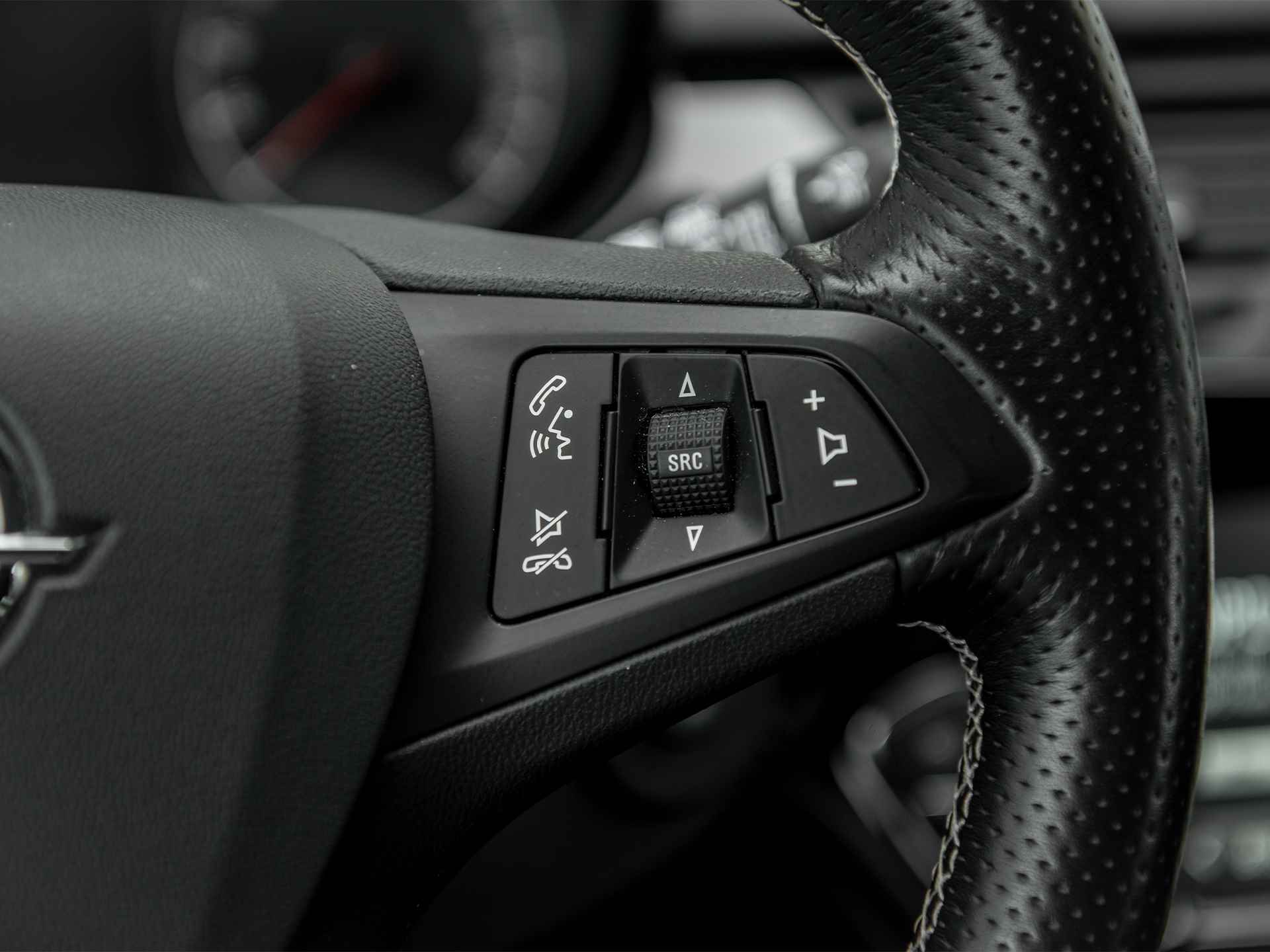 Opel Corsa 1.0 Turbo OPC Line 115pk | Black Edition | Apple Carplay & Android Auto | Bluetooth | DAB | 17" Lichtemetaal | Park Assist + Camera achter | Dodehoek sens. | Sportonderstel | Sportstoelen - 11/49