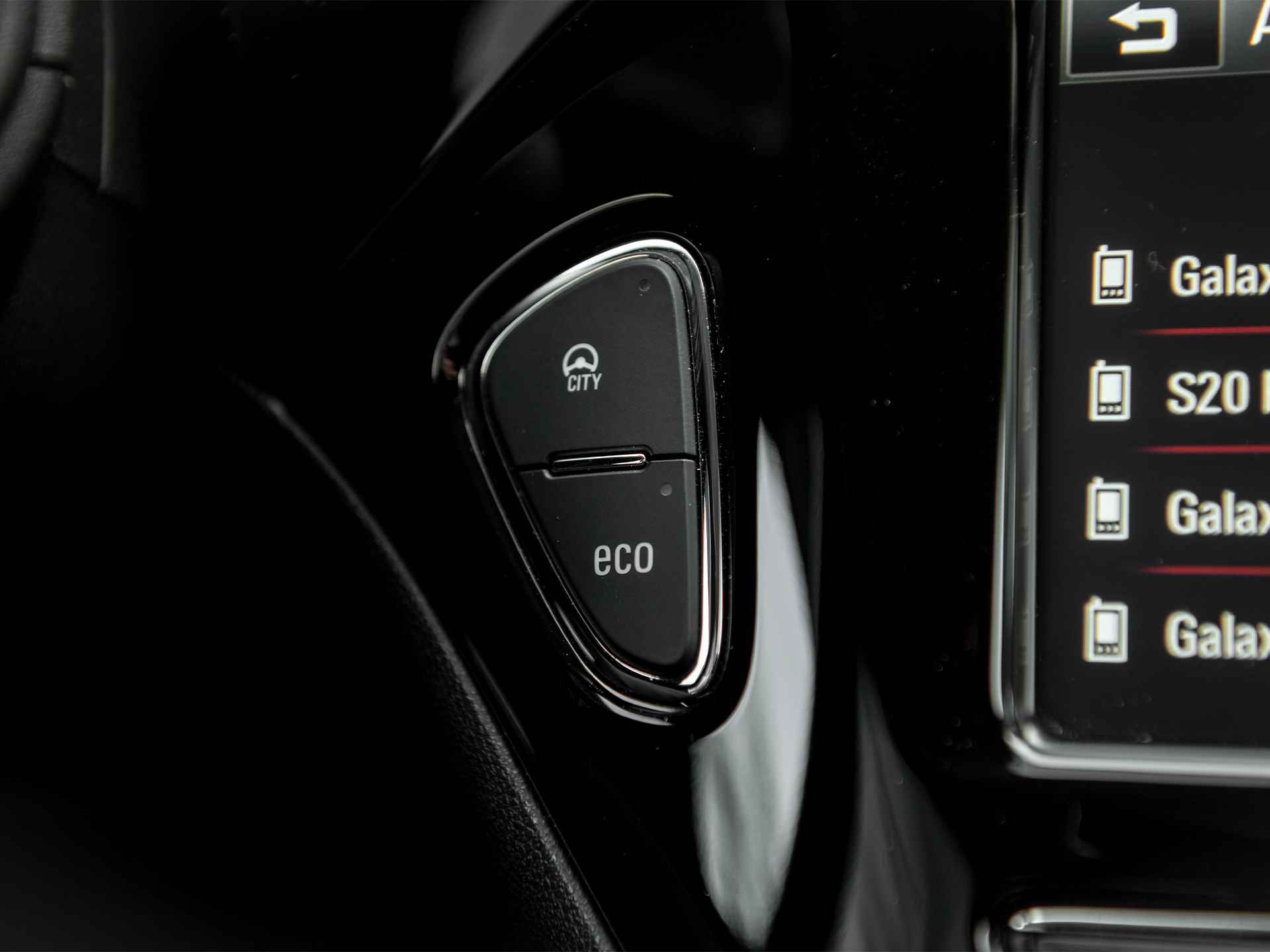 Opel Corsa 1.0 Turbo OPC Line 115pk | Black Edition | Apple Carplay & Android Auto | Bluetooth | DAB | 17" Lichtemetaal | Park Assist + Camera achter | Dodehoek sens. | Sportonderstel | Sportstoelen - 17/49