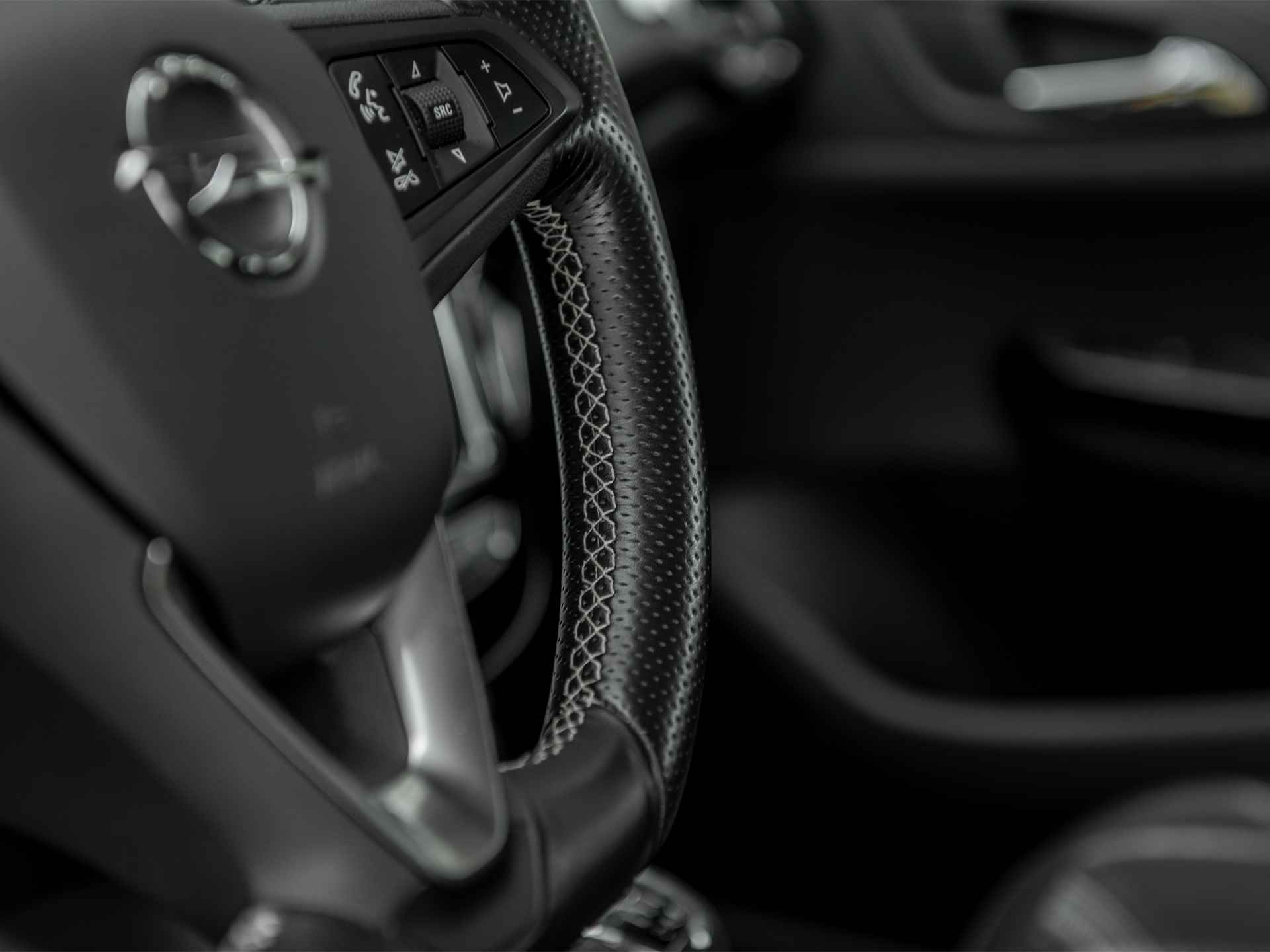 Opel Corsa 1.0 Turbo OPC Line 115pk | Black Edition | Apple Carplay & Android Auto | Bluetooth | DAB | 17" Lichtemetaal | Park Assist + Camera achter | Dodehoek sens. | Sportonderstel | Sportstoelen - 26/49
