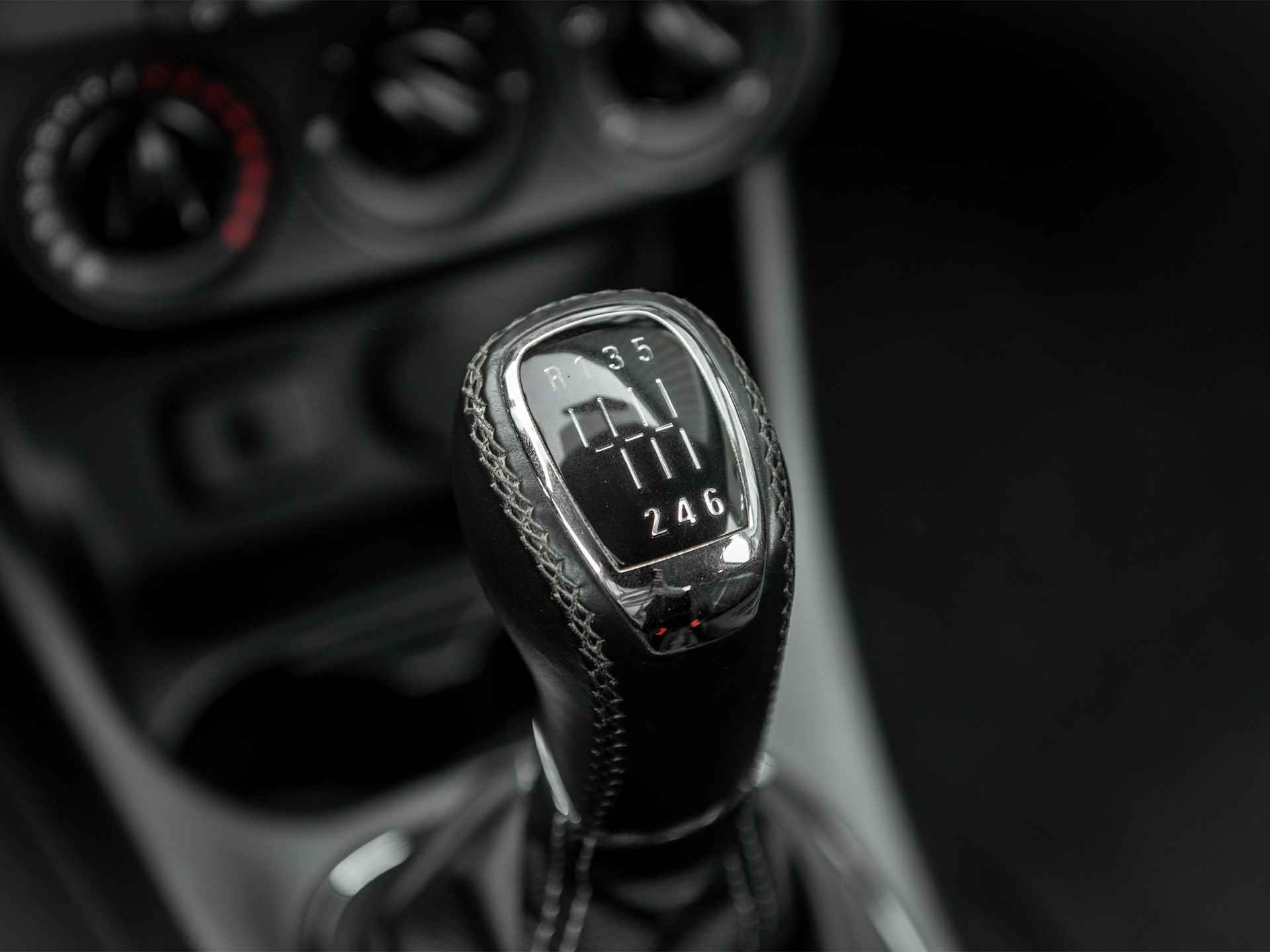 Opel Corsa 1.0 Turbo OPC Line 115pk | Black Edition | Apple Carplay & Android Auto | Bluetooth | DAB | 17" Lichtemetaal | Park Assist + Camera achter | Dodehoek sens. | Sportonderstel | Sportstoelen - 27/49