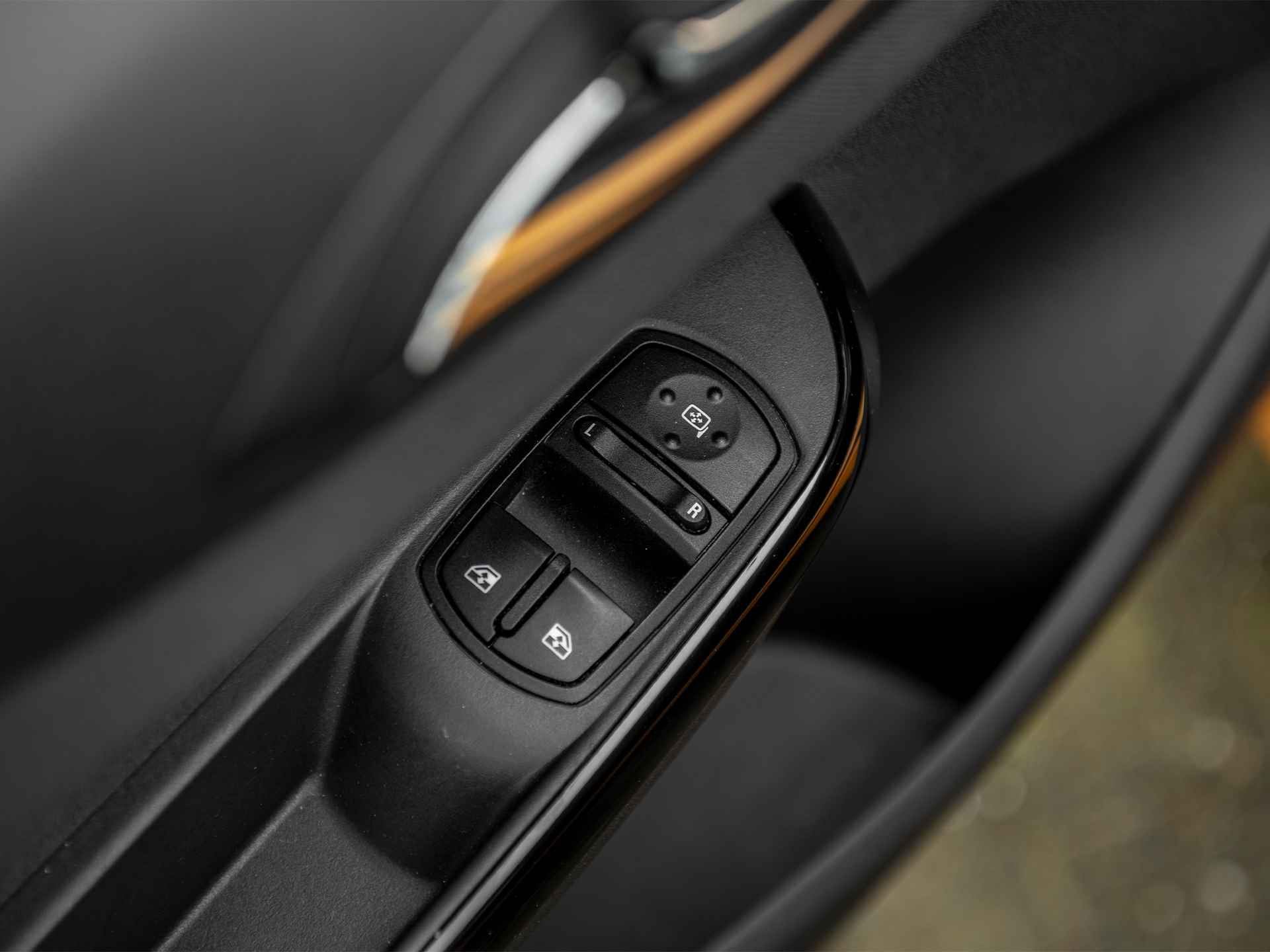 Opel Corsa 1.0 Turbo OPC Line 115pk | Black Edition | Apple Carplay & Android Auto | Bluetooth | DAB | 17" Lichtemetaal | Park Assist + Camera achter | Dodehoek sens. | Sportonderstel | Sportstoelen - 46/49