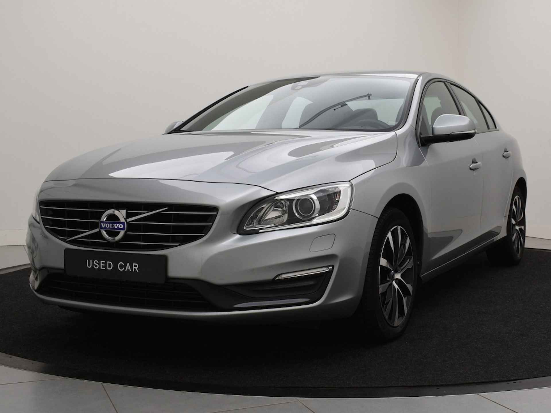 Volvo S60 T3 POLAR+ DYNAMIC LEDER NAVI XENON BLUETOOTH PARK ASSIST - 2/32