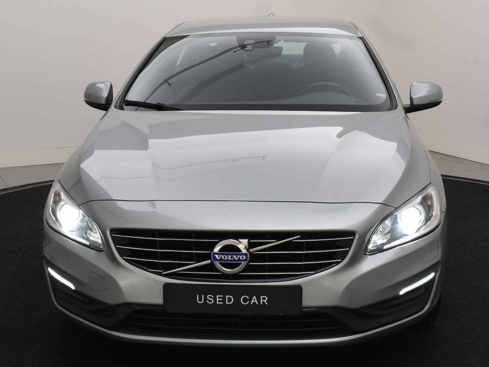 Volvo S60 T3 POLAR+ DYNAMIC LEDER NAVI XENON BLUETOOTH PARK ASSIST - 6/32