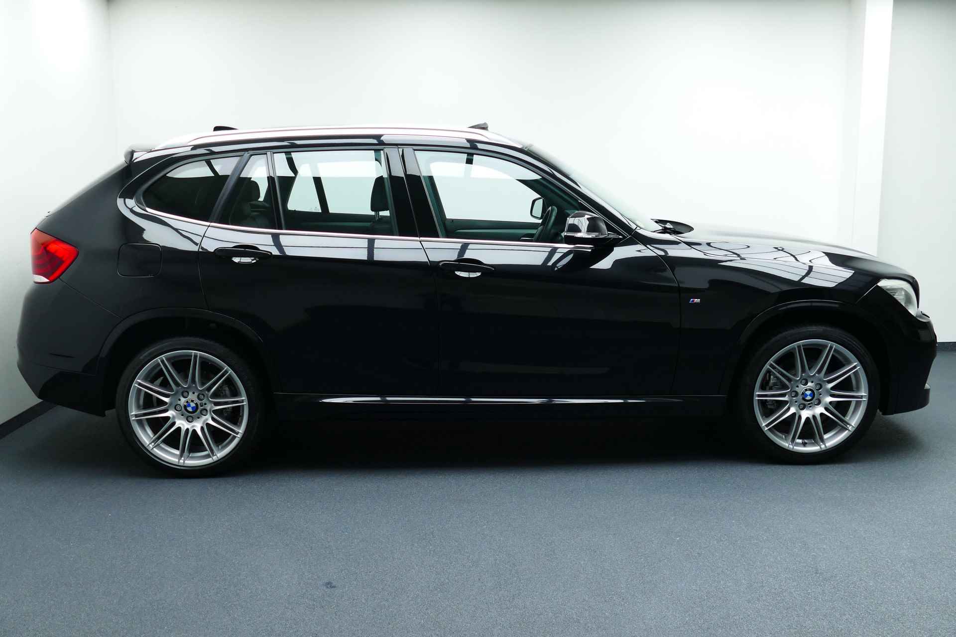 BMW X1 sDrive20i 184pk High Executive 1-Eig. Panodak, Leer, Stoelverw, Navi, Xenon, 19"LMV - 11/38