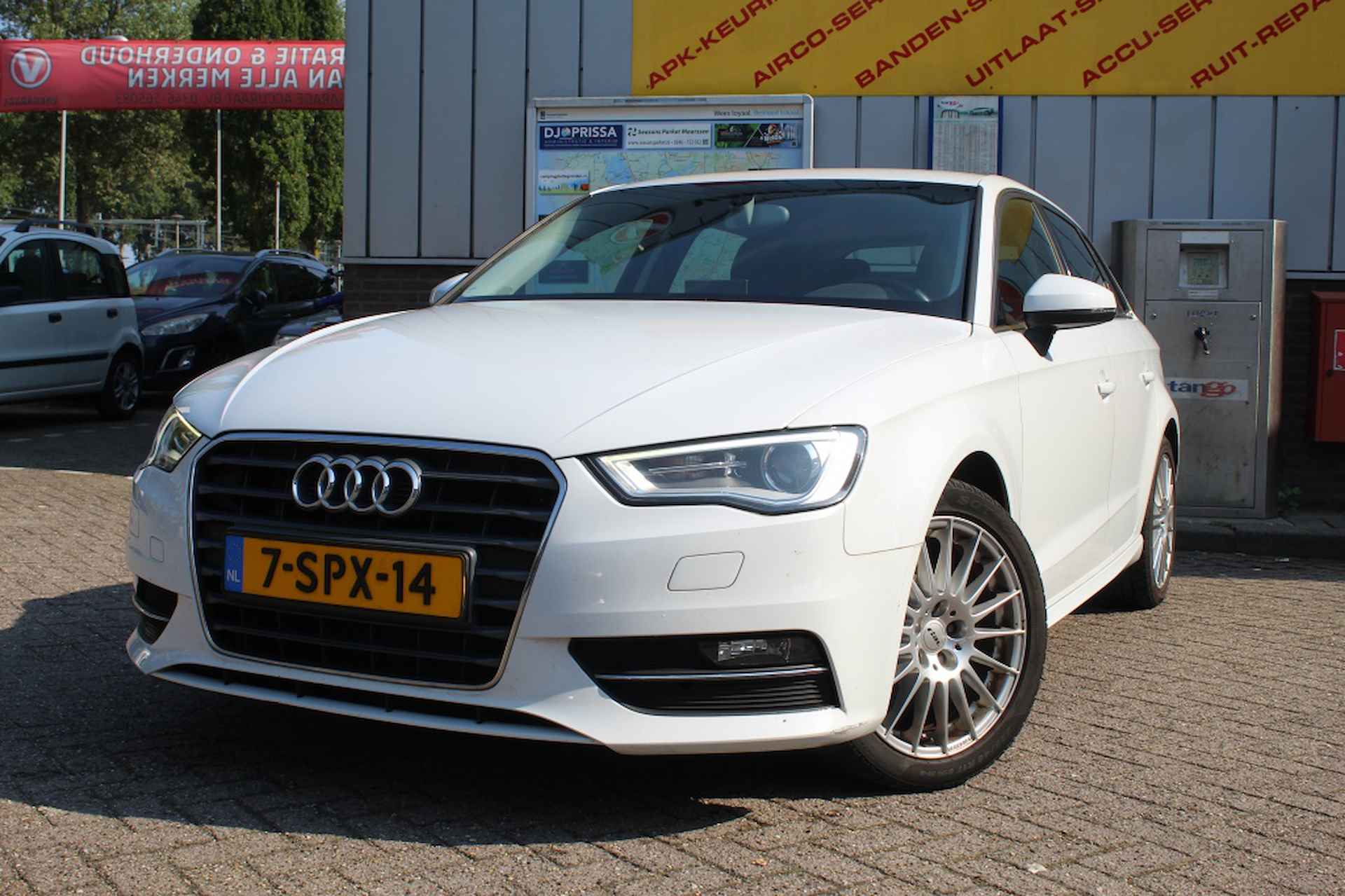 Audi A3 Sportback 1.6 TDI u. Edition | NAP | Navigatie | Parkeer Sensor | - 1/31