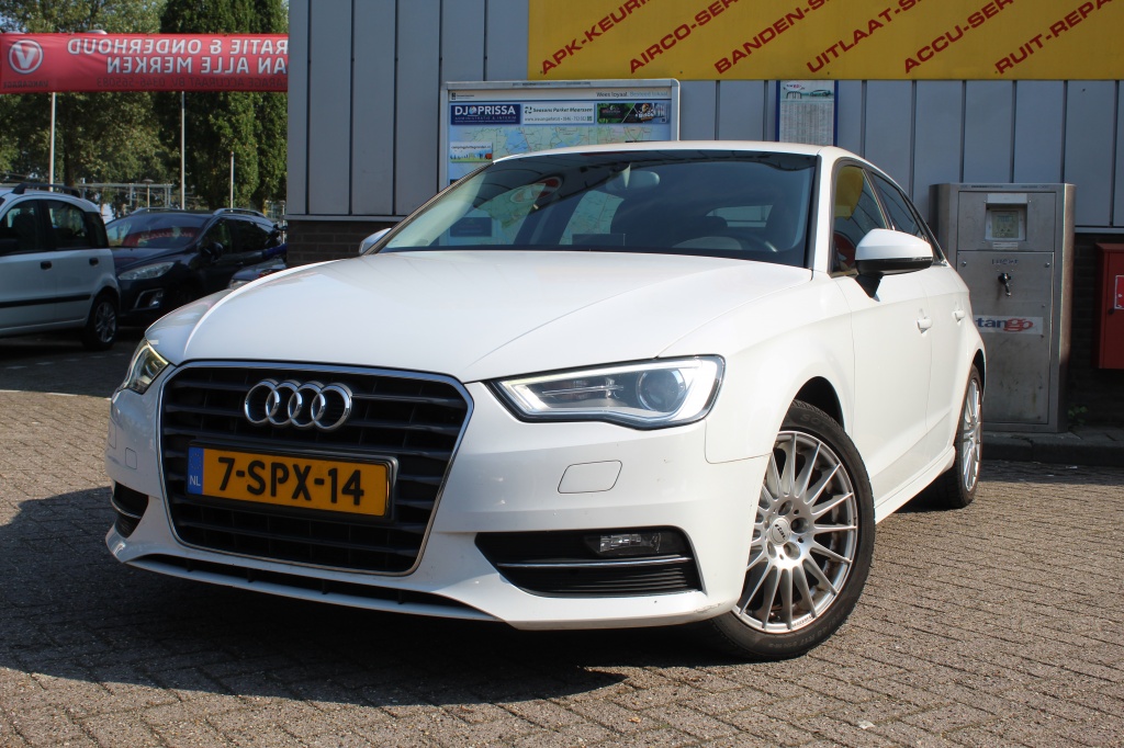 Audi A3 Sportback 1.6 TDI u. Edition | NAP | Navigatie | Parkeer Sensor |