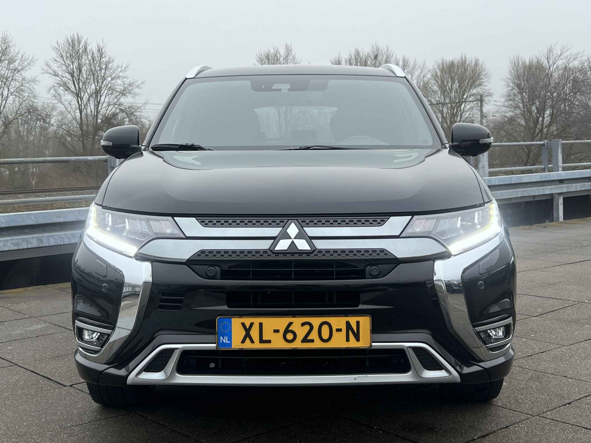 Mitsubishi Outlander 2.4 PHEV 224pk Instyle | Leder | Schuifdak | Camera - 3/32