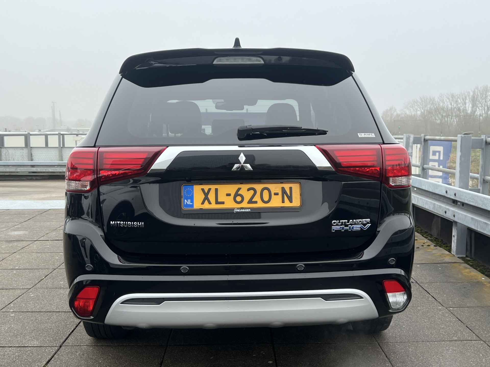 Mitsubishi Outlander 2.4 PHEV 224pk Instyle | Leder | Schuifdak | Camera - 31/32