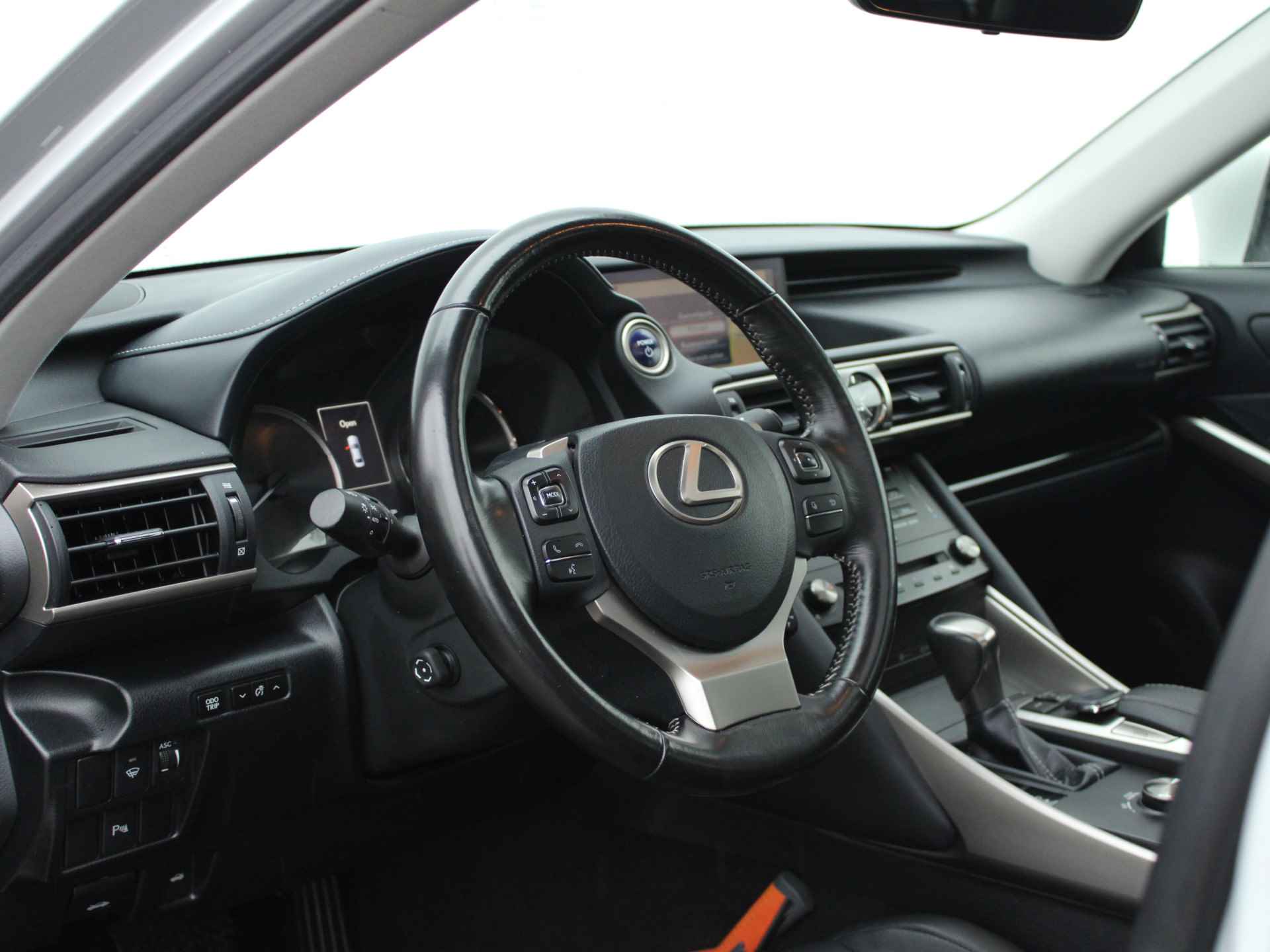 Lexus IS 300h Hybrid Edition 30 NL AUTO | PANO | LEDER | CAMERA | STOELVERW | - 11/31