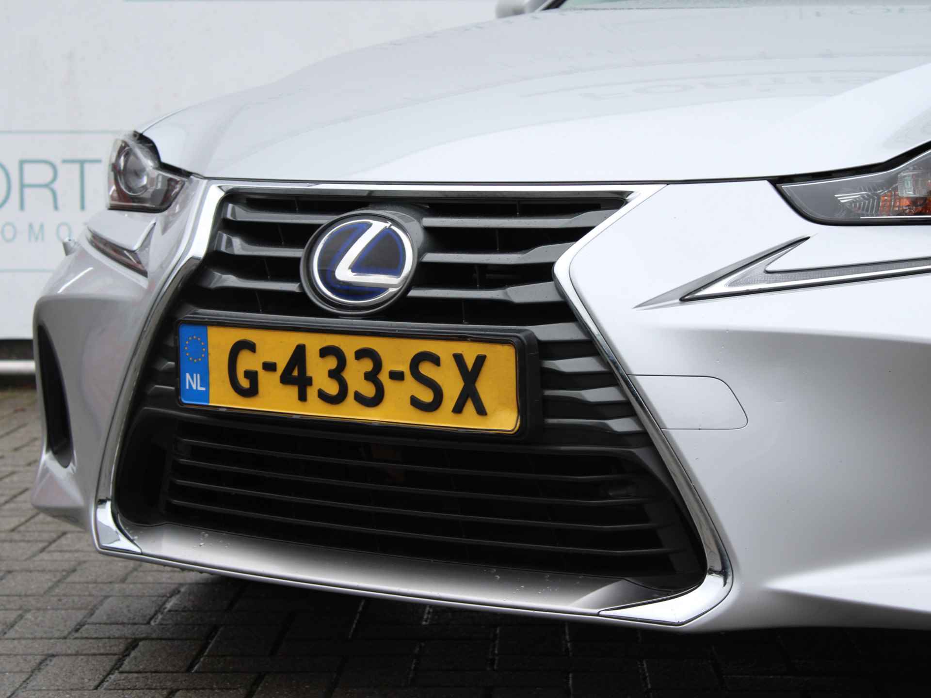 Lexus IS 300h Hybrid Edition 30 NL AUTO | PANO | LEDER | CAMERA | STOELVERW | - 17/31