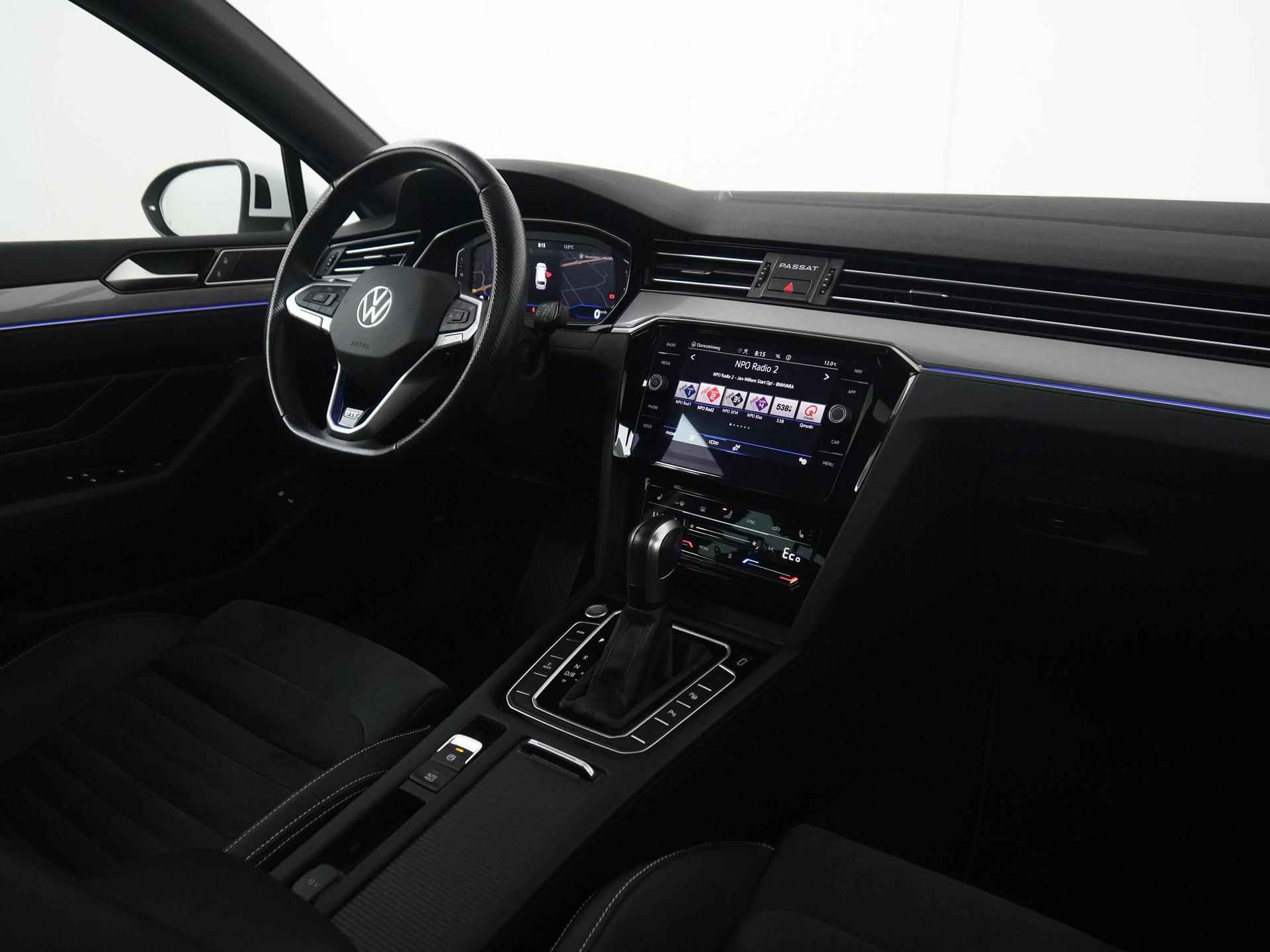 Volkswagen Passat Variant 1.4 TSI PHEV GTE | Panoramadak | Trekhaak | Digital Cockpit | Zondag Open! - 2/45