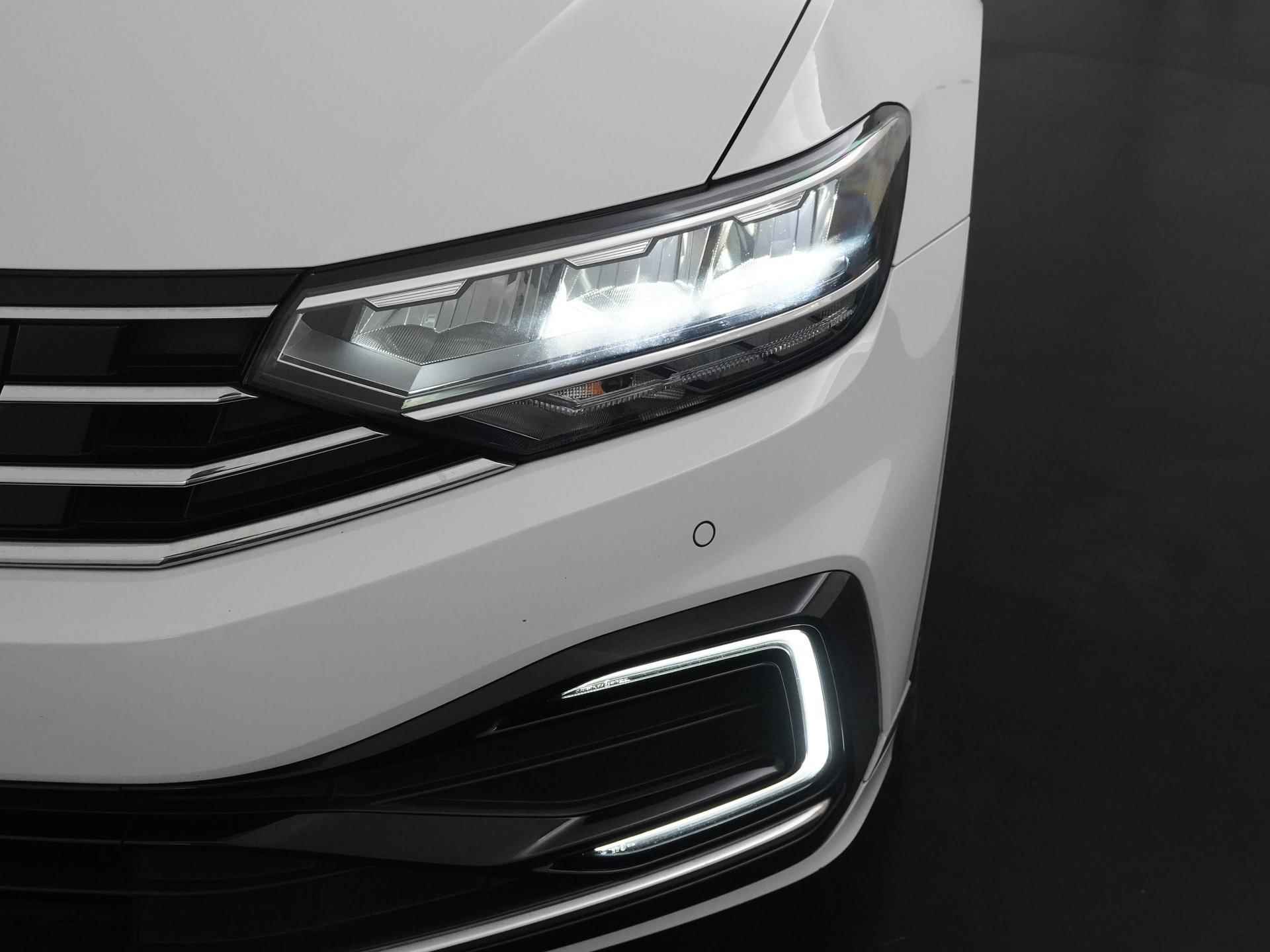 Volkswagen Passat Variant 1.4 TSI PHEV GTE | Panoramadak | Trekhaak | Digital Cockpit | Zondag Open! - 20/45