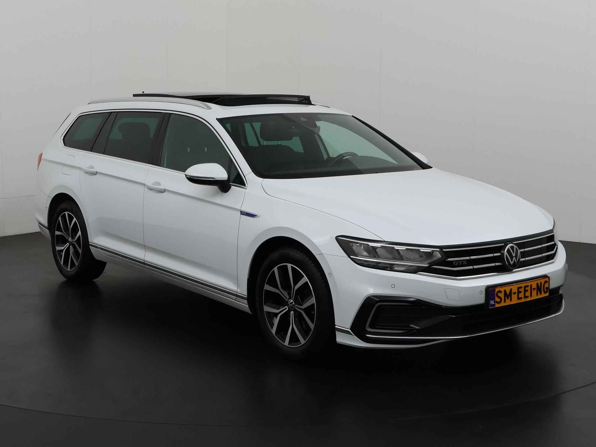 Volkswagen Passat Variant 1.4 TSI PHEV GTE | Panoramadak | Trekhaak | Digital Cockpit | Zondag Open! - 30/45