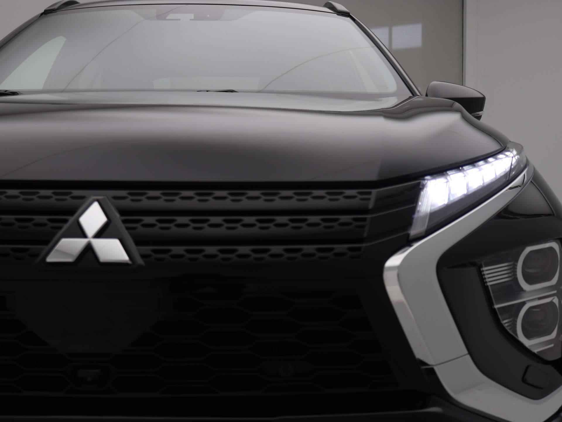 Mitsubishi Eclipse Cross 2.4 PHEV Black Edition / Origineel Nederlandse Auto / 1500kg Trekgewicht / 8 Jaar Fabrieksgarantie / - 64/74