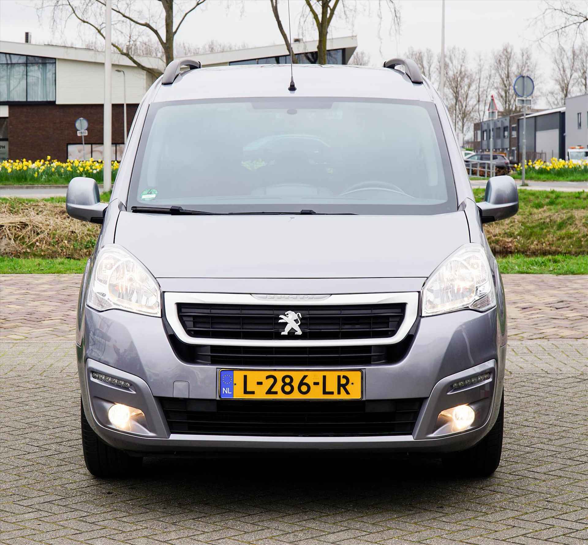 Peugeot Partner met Rolstoel aanpassing en oprit - 25/31