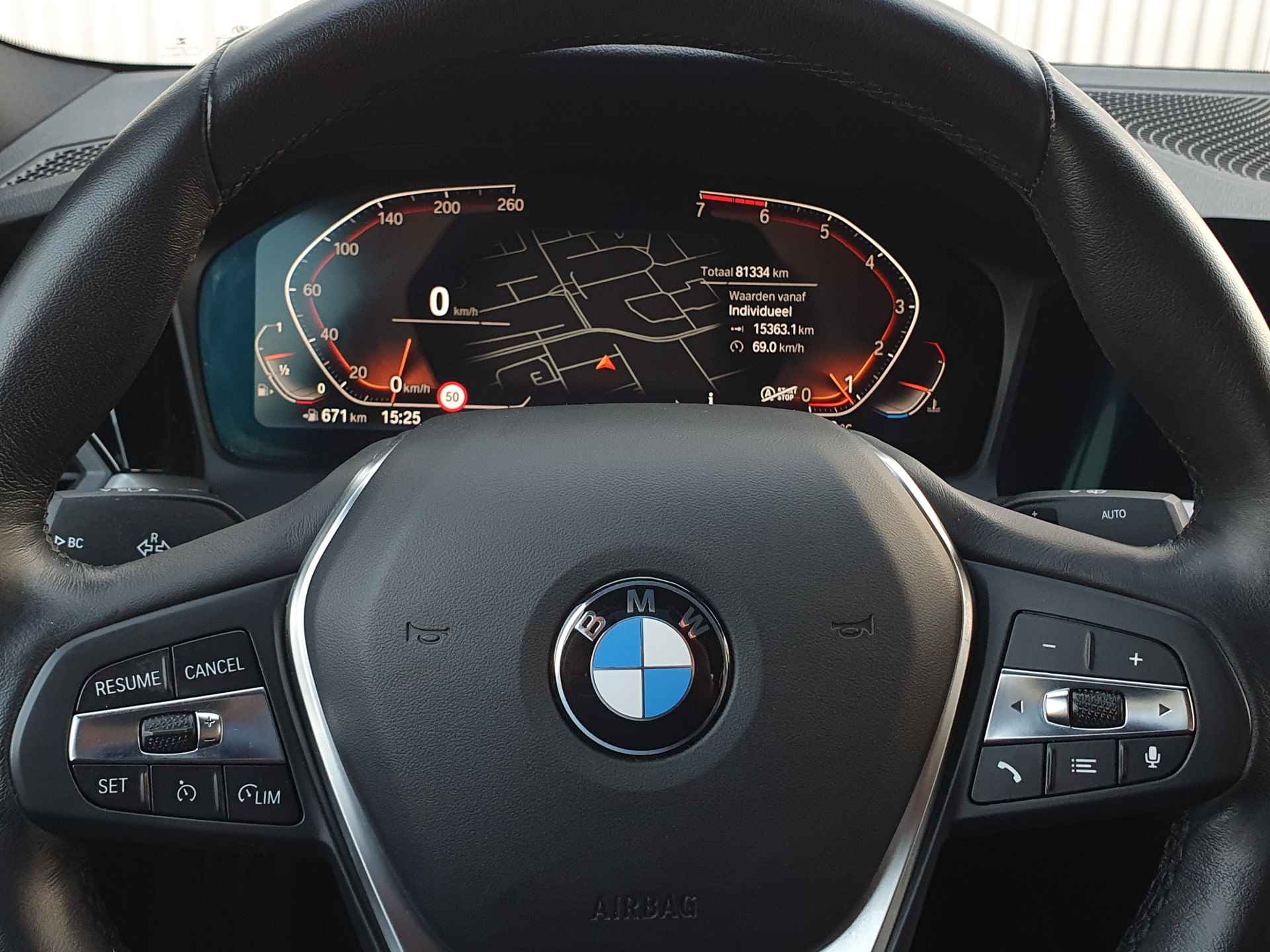 BMW 3-serie 320i Shadow Head-Up Display | Sportstoelen | Lederen Bekleding | 18 Inch LMV - 14/25