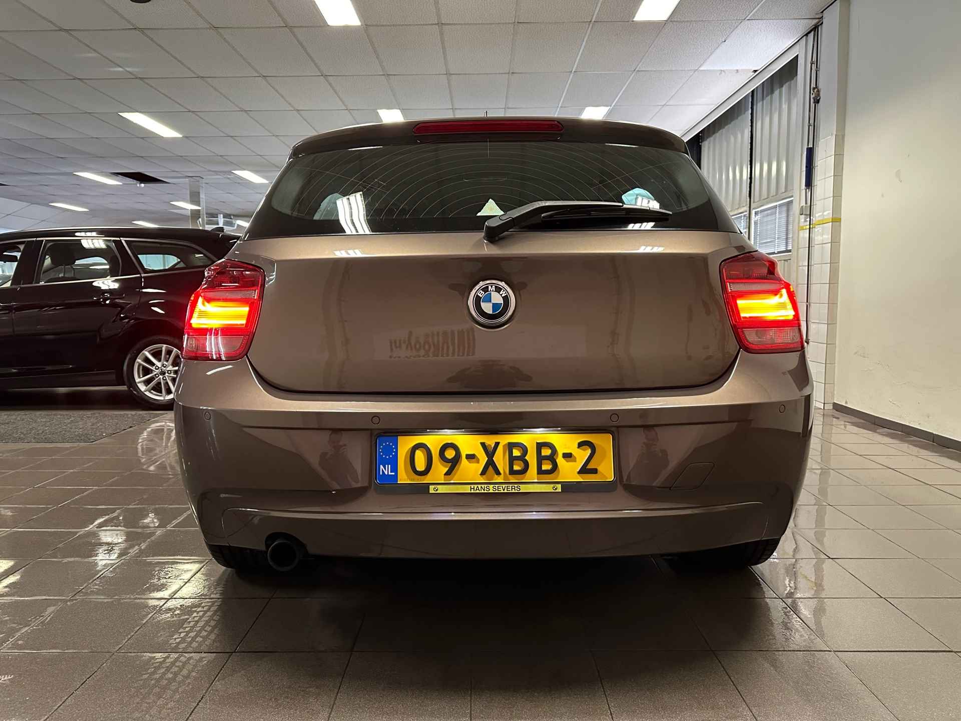 BMW 1-serie 116i Business+ * Automaat / 1e Eig / Navigatie / Xenon / Leder / NL Auto * - 4/23