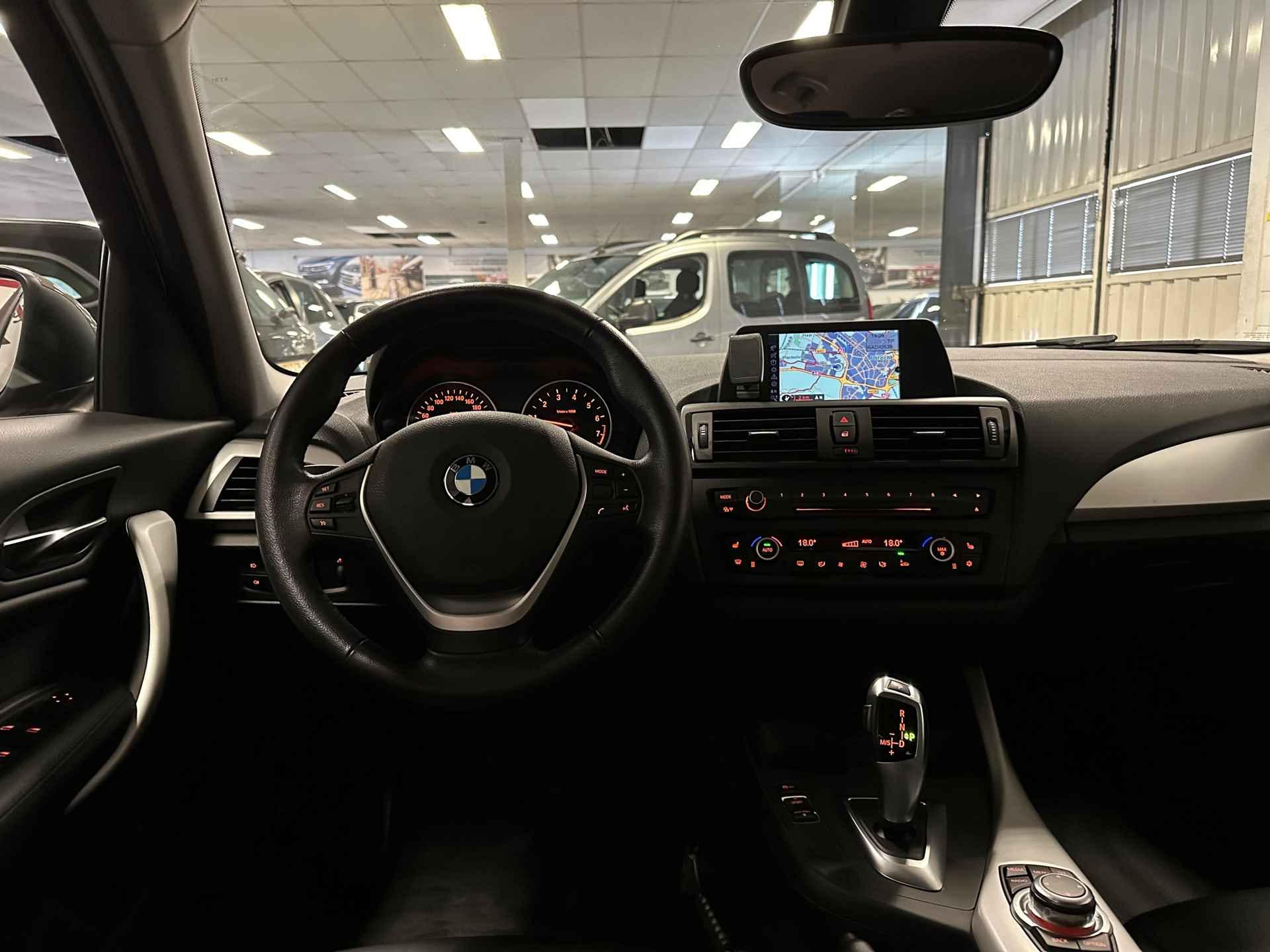 BMW 1-serie 116i Business+ * Automaat / 1e Eig / Navigatie / Xenon / Leder / NL Auto * - 21/23