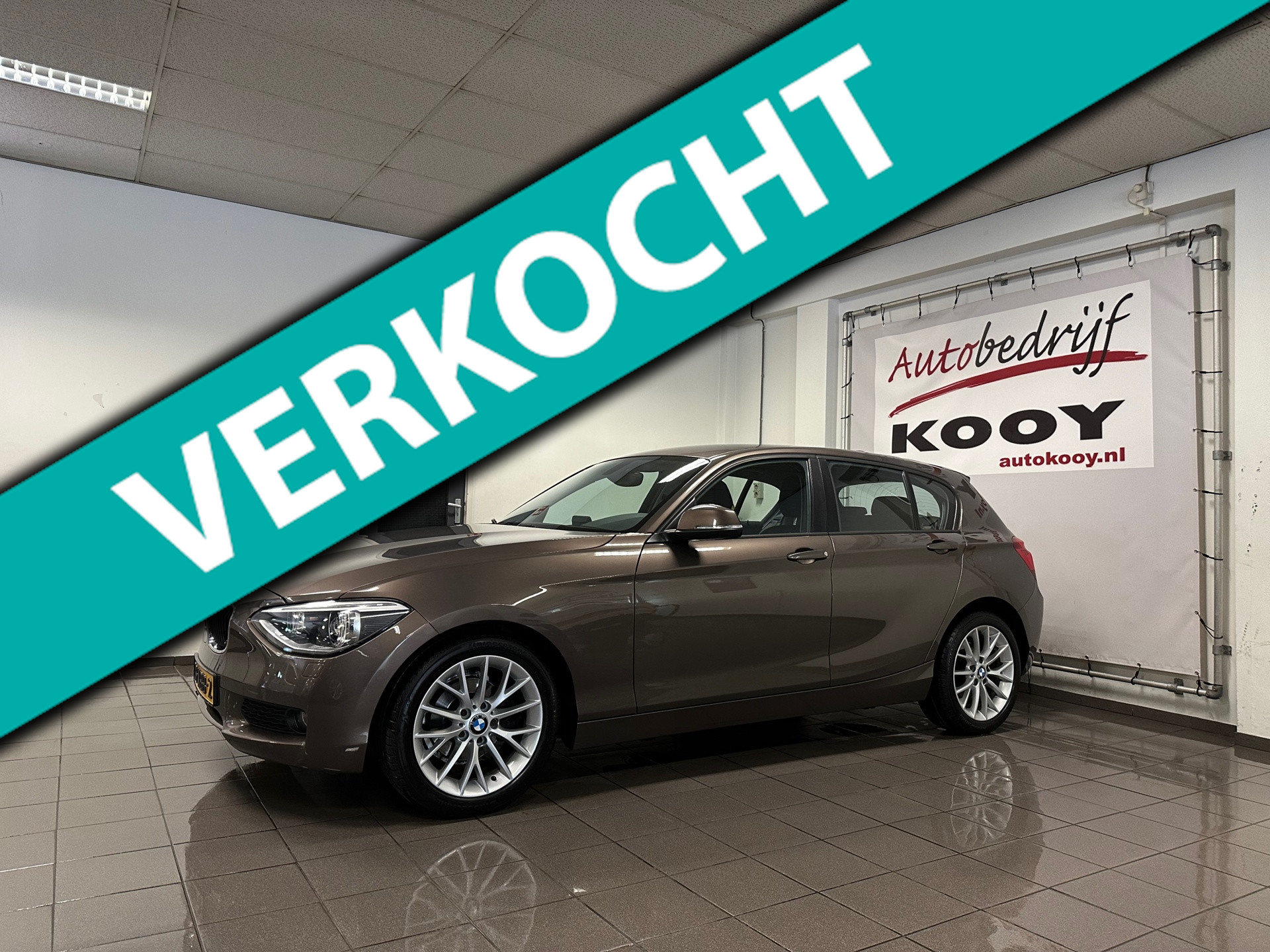 BMW 1-serie 116i Business+ * Automaat / 1e Eig / Navigatie / Xenon / Leder / NL Auto *