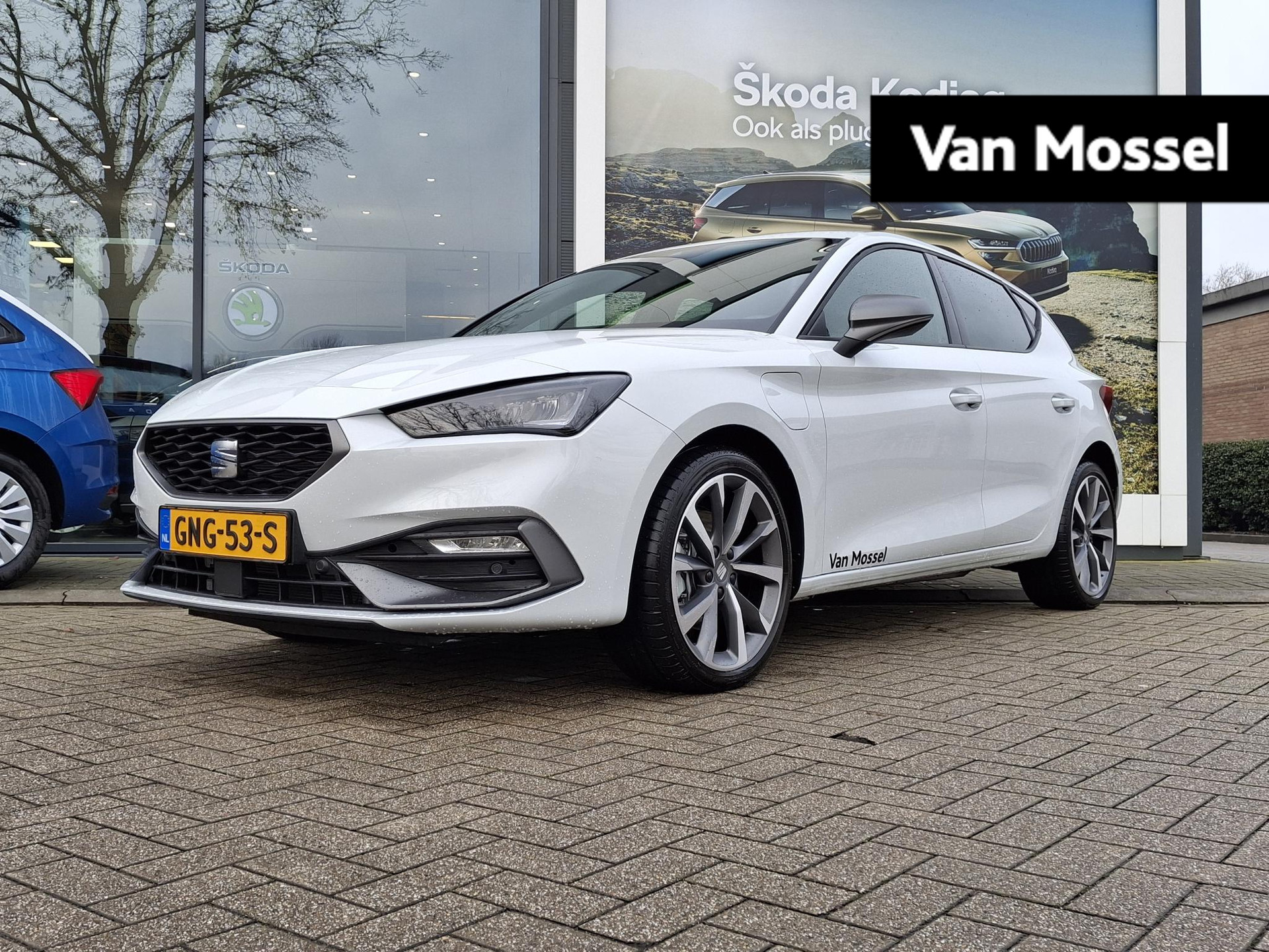 SEAT Leon 1.5 TSI e-Hybrid FR PHEV First Edition 204 PK | Automaat | LED Koplampen | Navigatie | Climate Control | Apple Carplay/Android Auto | Achteruitrijcamera | Alcantara bekleding | Adaptive Cruise Control | Parkeersensoren | Privacy Glass | Virtual Cockpit | Direct leverbaar! |