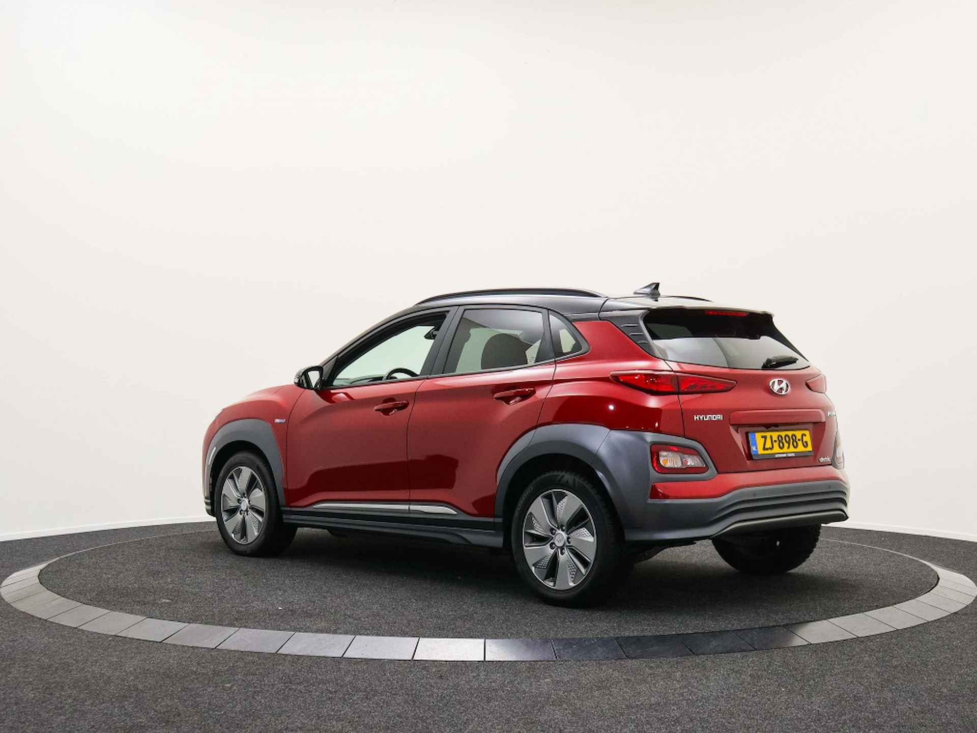 Hyundai Kona EV Premium 64 kWh | Zwart dak | 480km bereik - 2/33