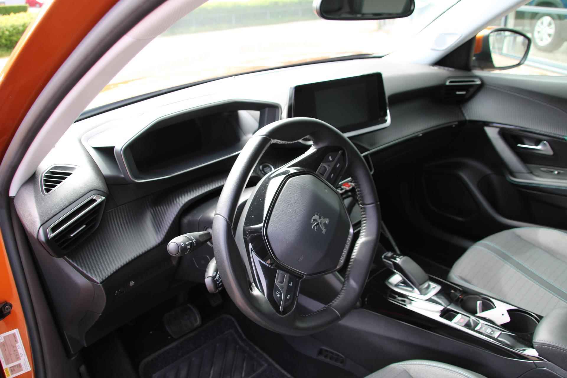 Peugeot e-2008 EV Allure Pack 50 kWh €23.900 inclusief subsidie - 15/18