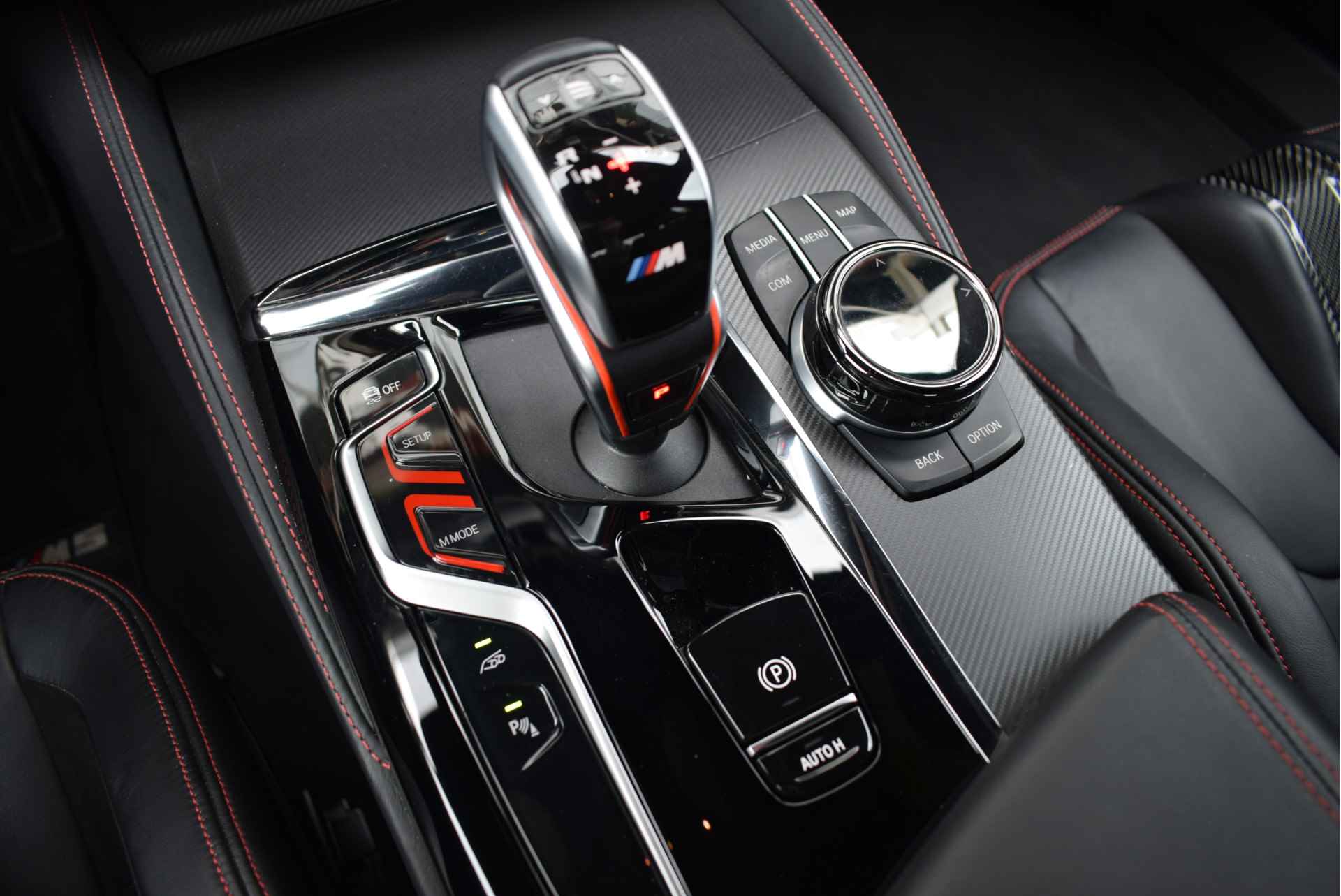 BMW 5 Serie M5 CS High Executive Automaat / M Carbon kuipstoelen / M Carbon-keramisch remmen / Laserlight / Parking Assistant / Live Cockpit Professional - 32/37